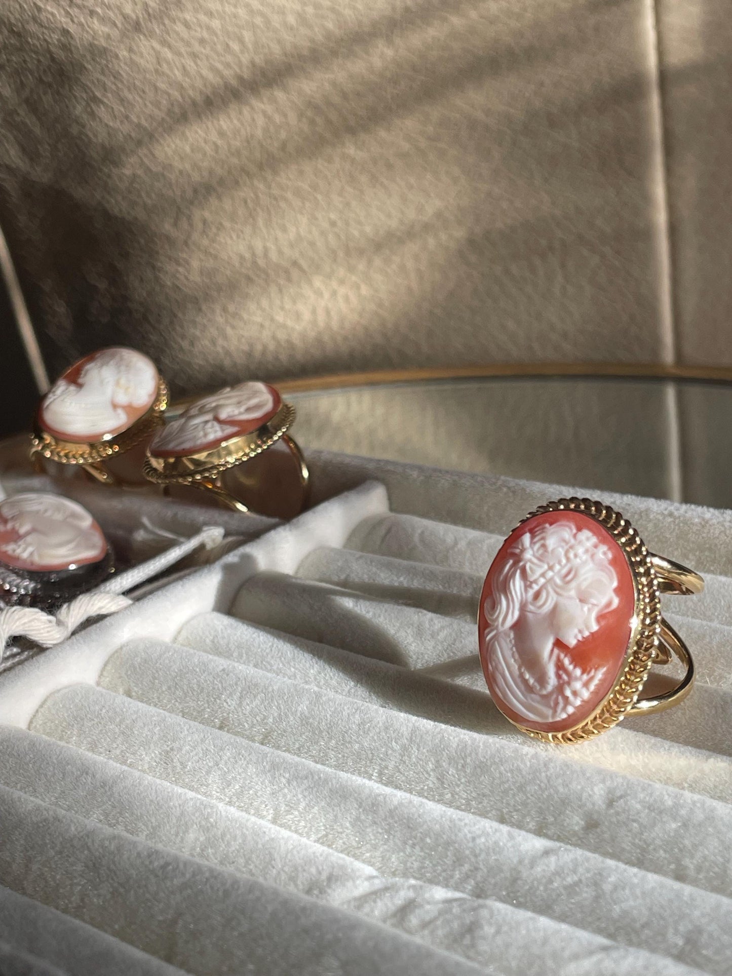 CLASSIC CAMEO NECKLACE -SILVER- LONG HAIR & FLOWERS