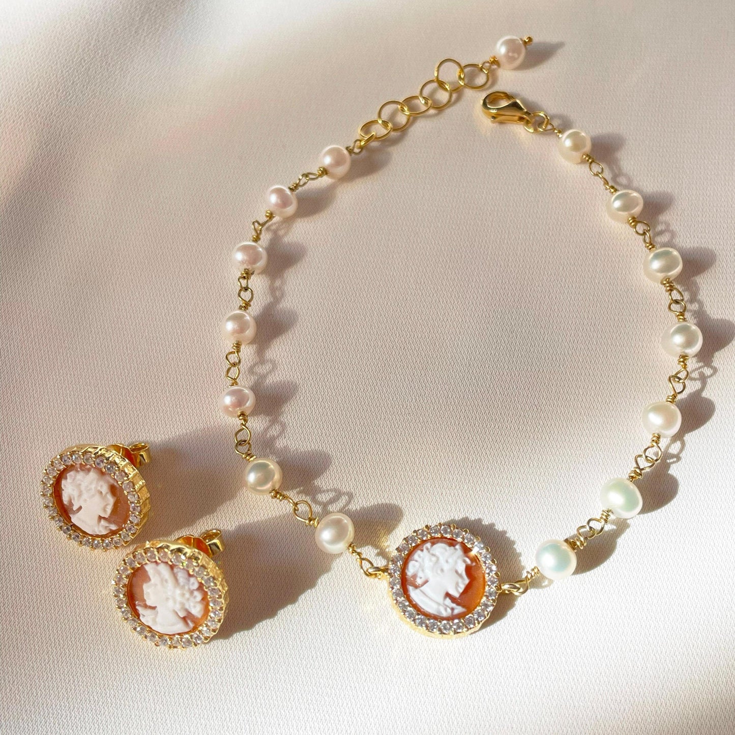 Joanne Cameo pearl set