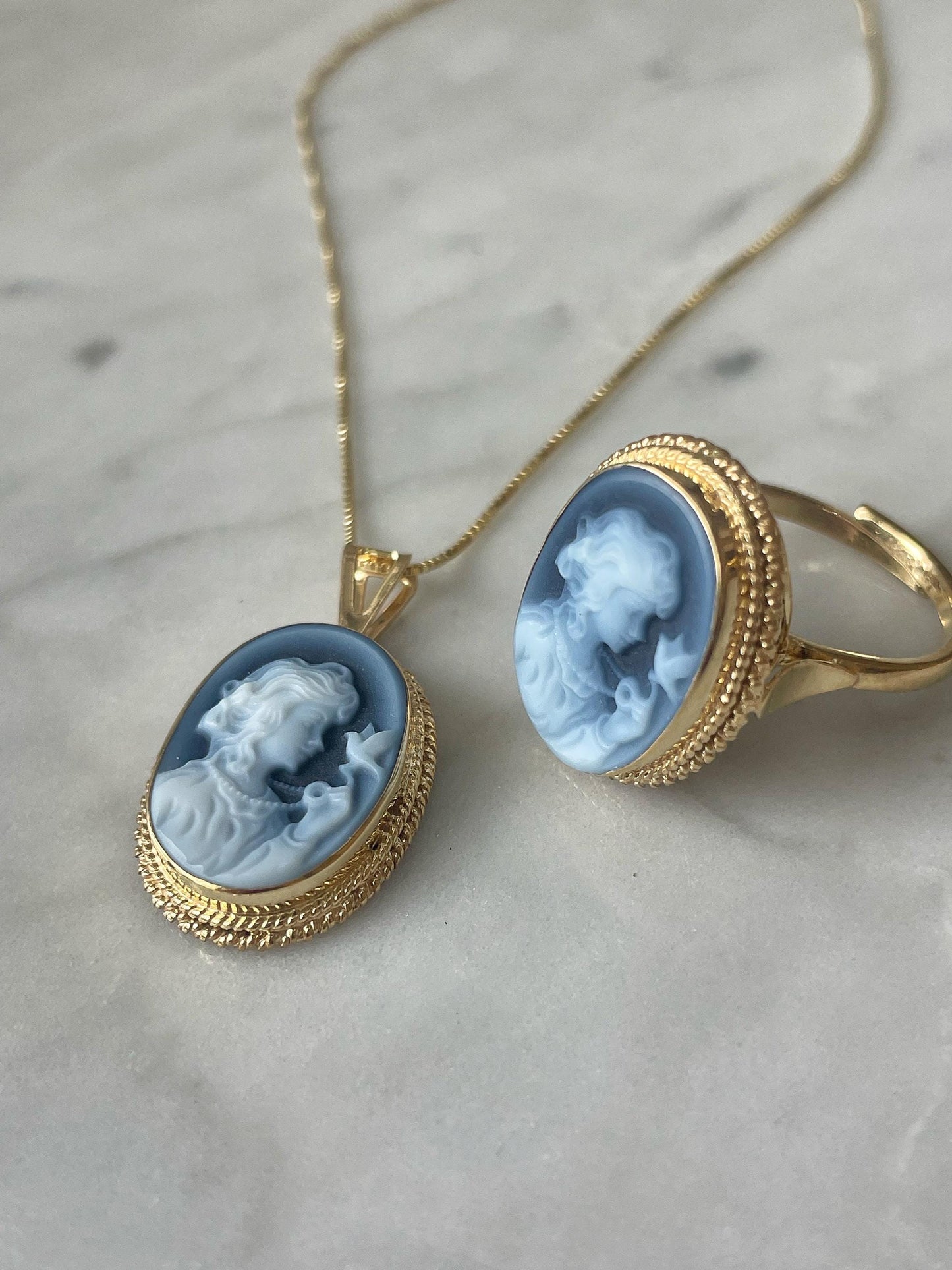 SARI NECKLACE -LADY & BIRD-