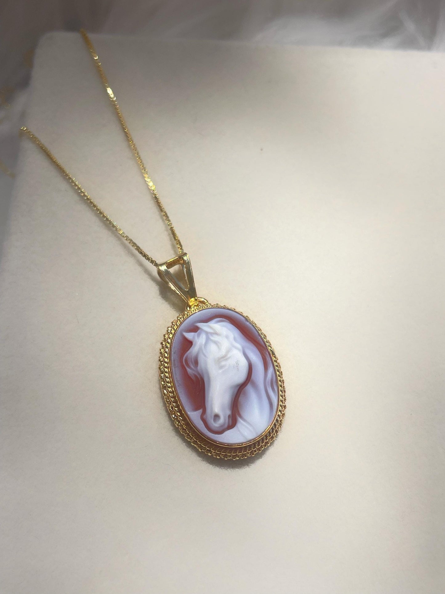 Horse cameo necklace -RED-