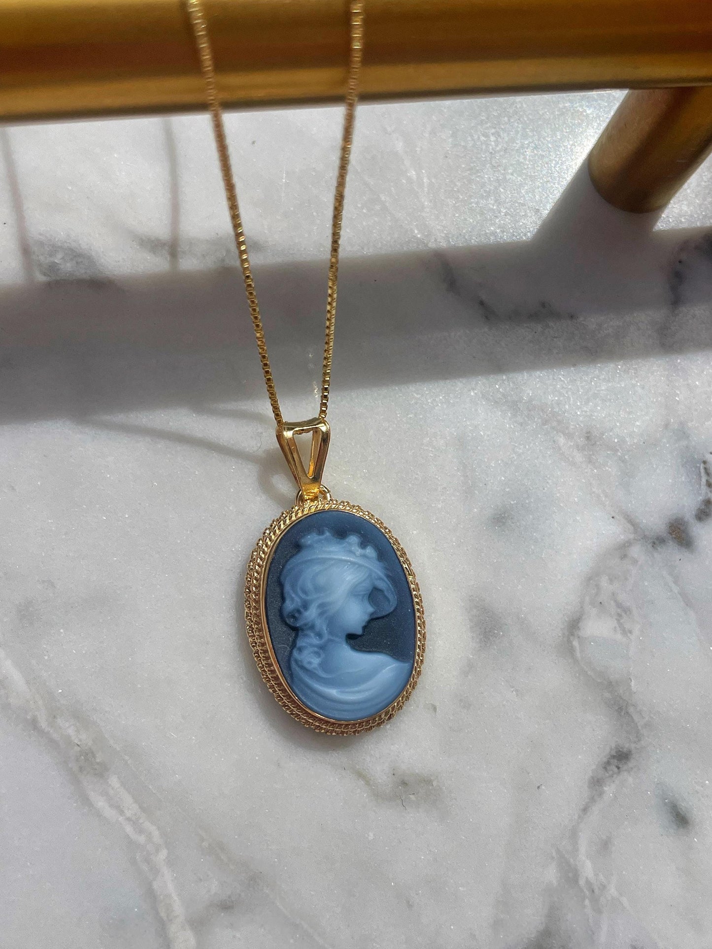 LADY WITH VINTAGE HAT CAMEO NECKLACE