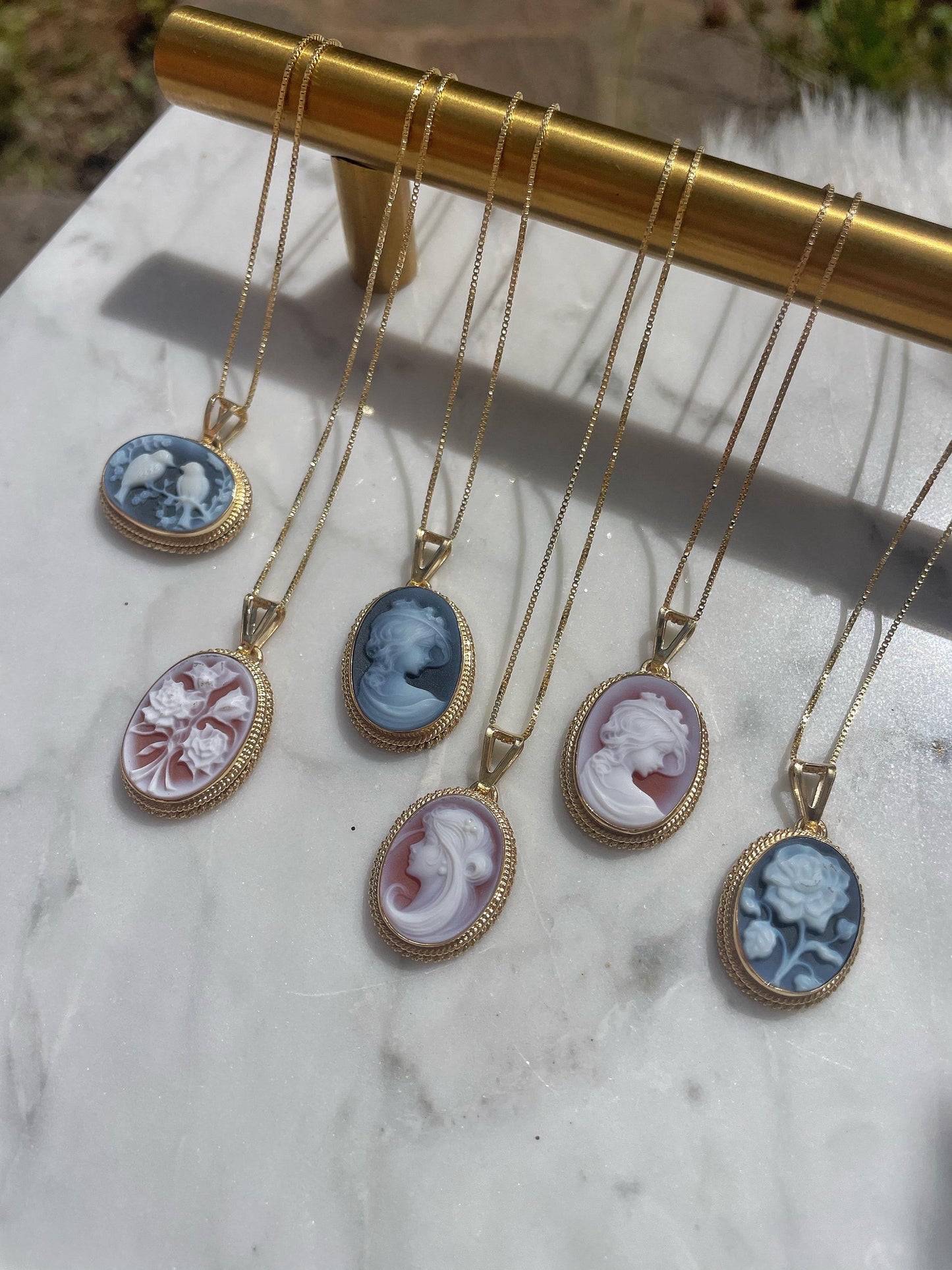 Floral cameo necklace -RED-