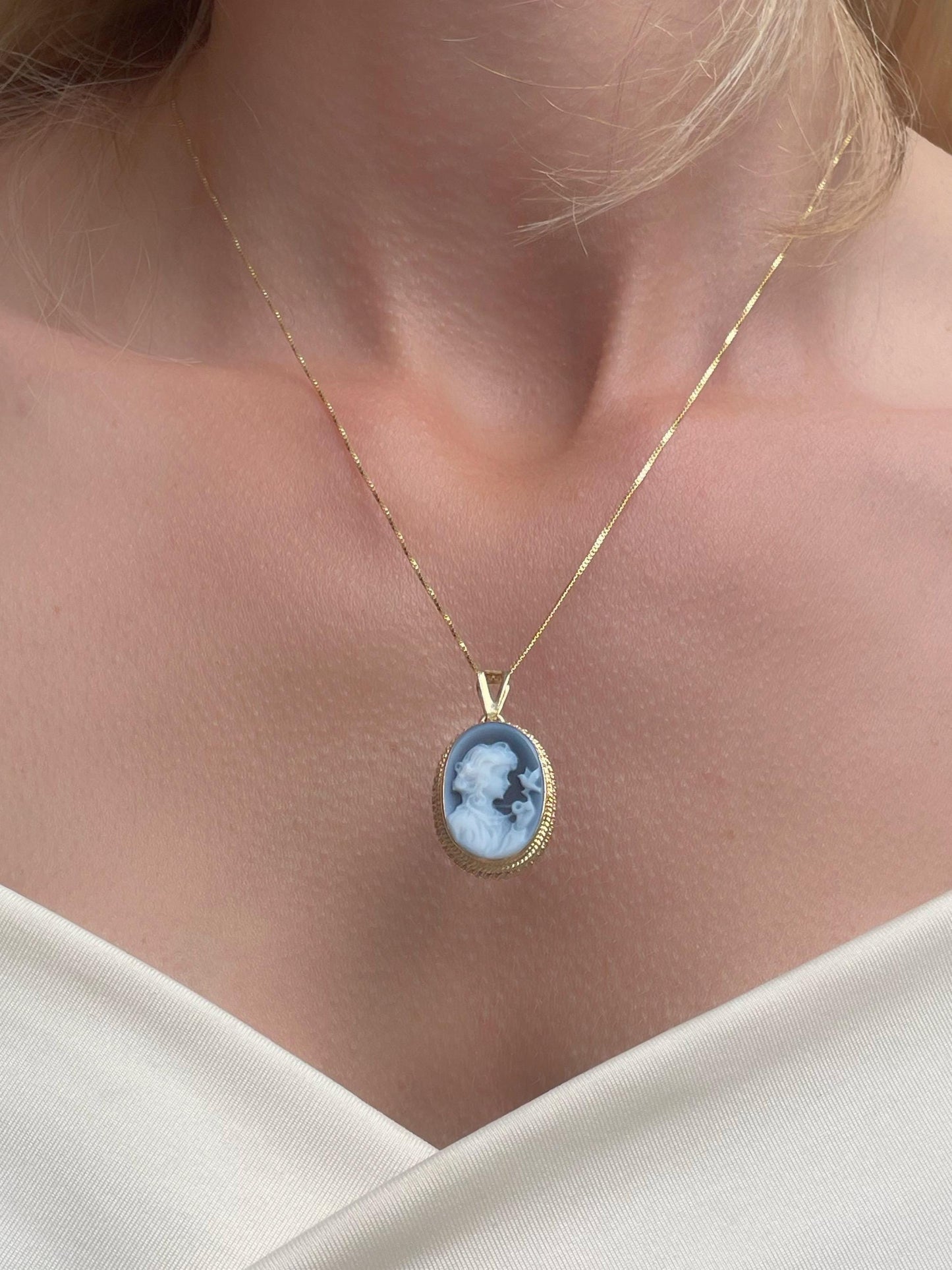 SARI NECKLACE -LADY & BIRD-