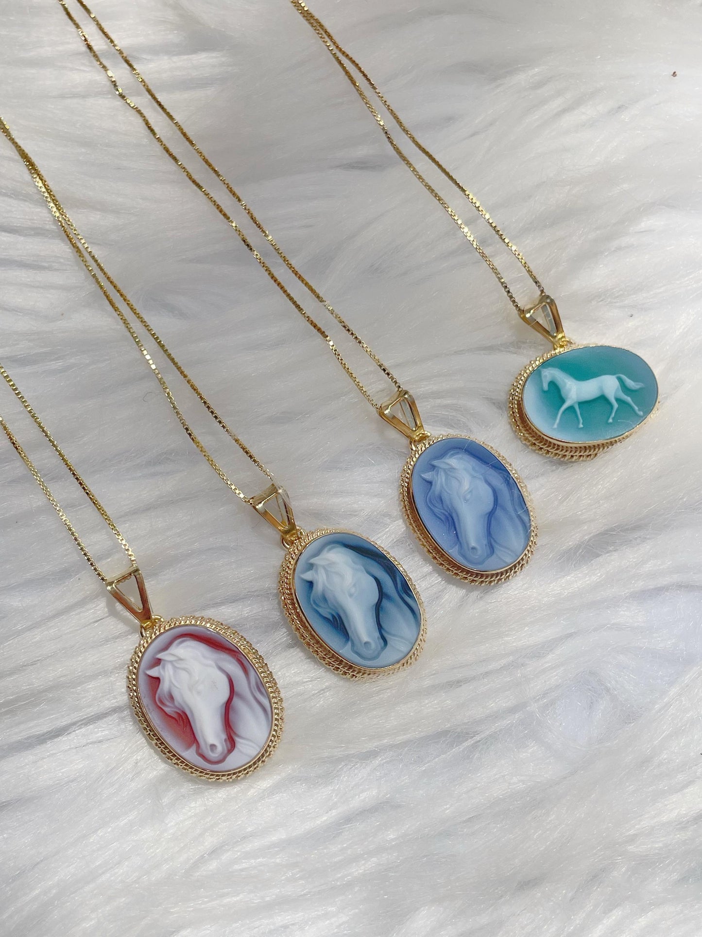 Horse cameo necklace -RED-