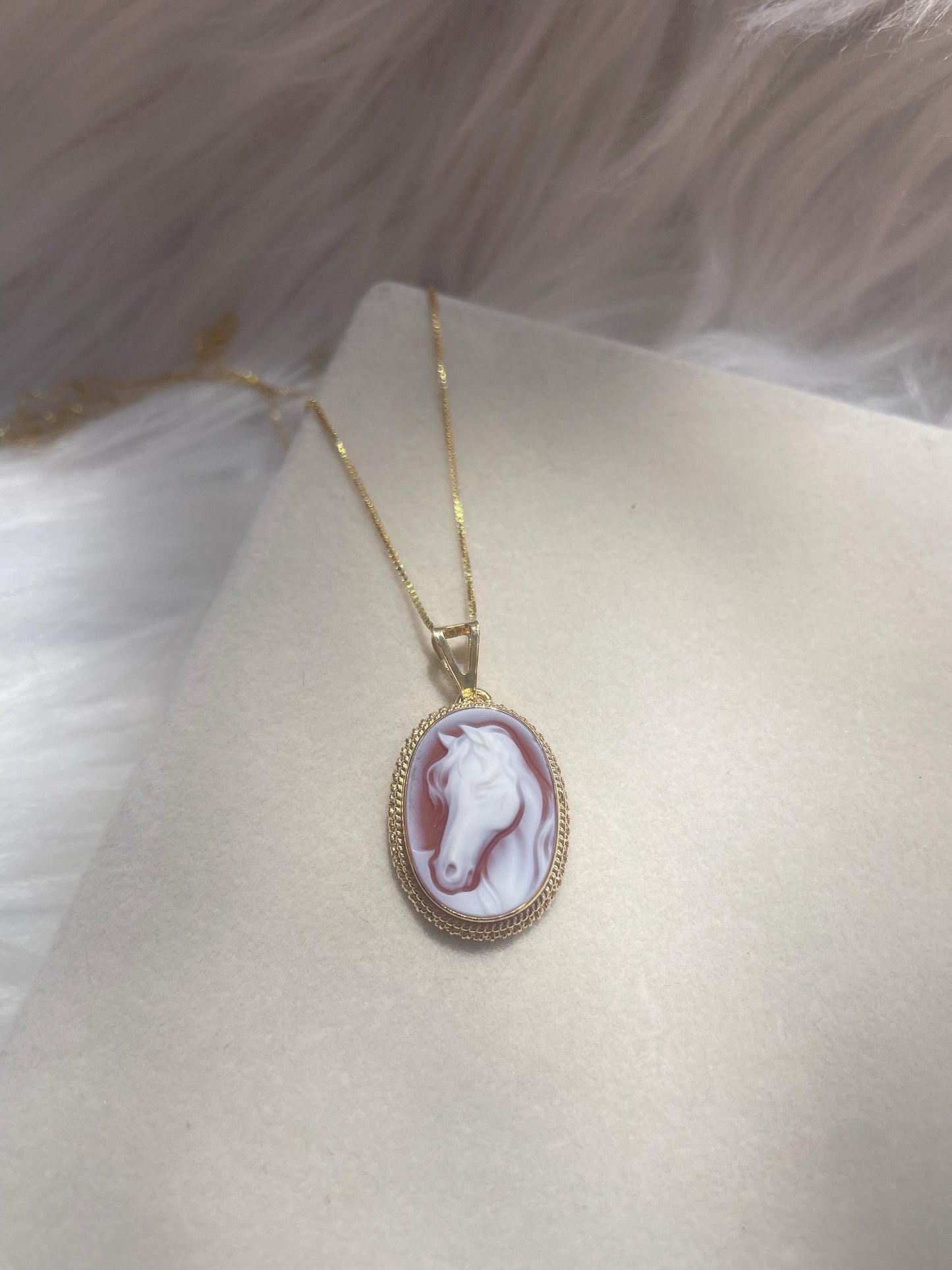Horse cameo necklace -RED-