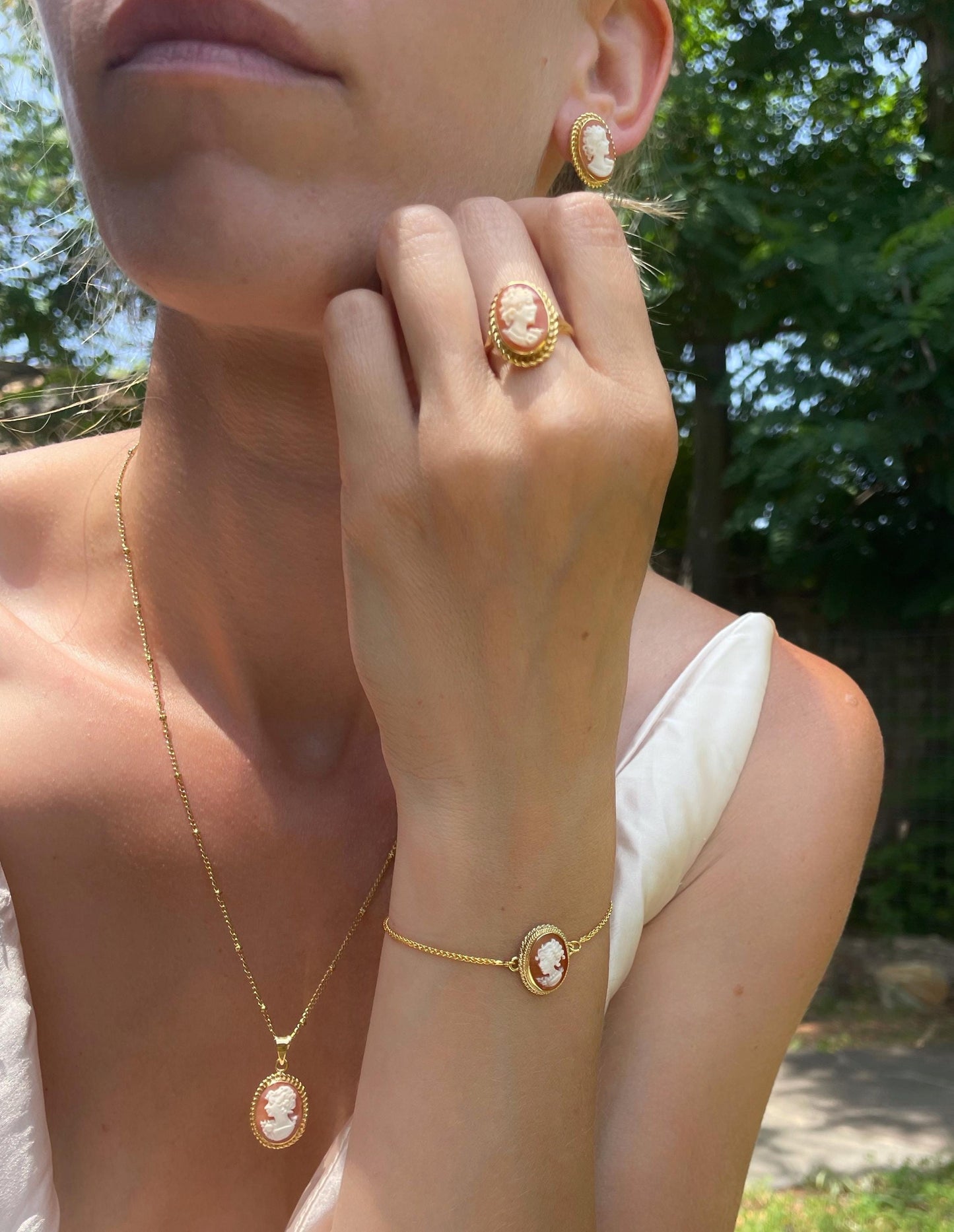 Petit cameo necklace
