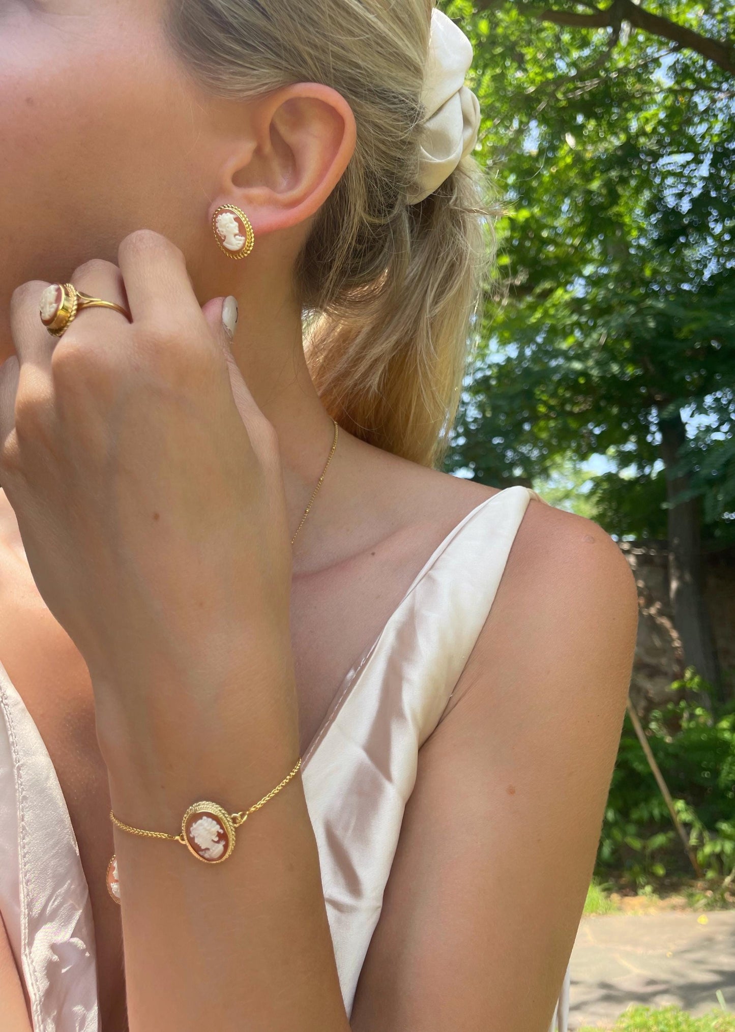 Petit cameo necklace