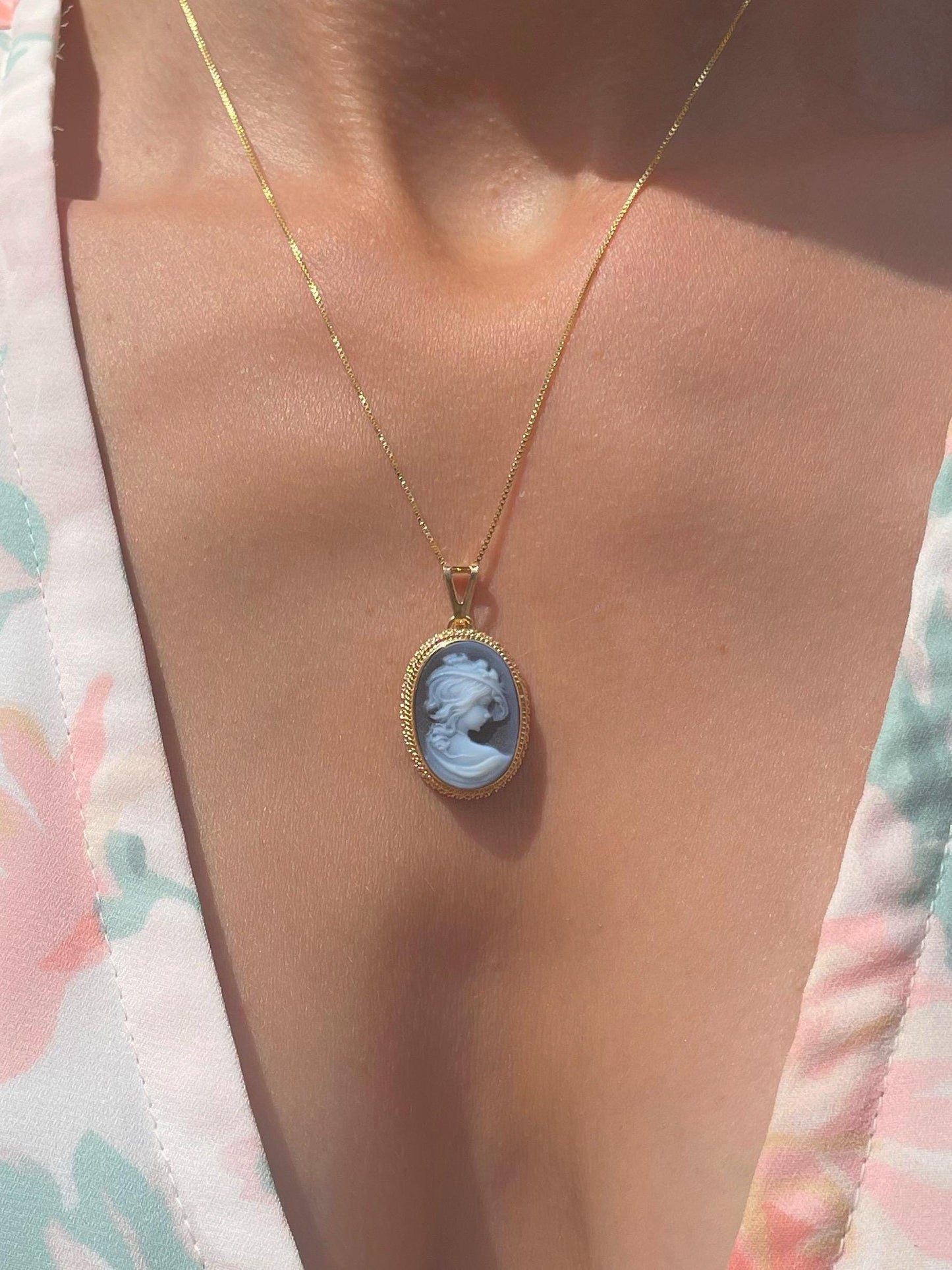 LADY WITH VINTAGE HAT CAMEO NECKLACE