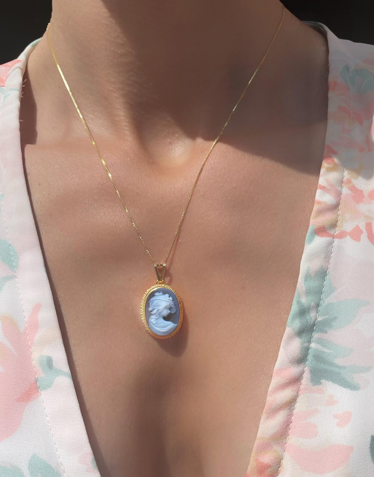 LADY WITH VINTAGE HAT CAMEO NECKLACE