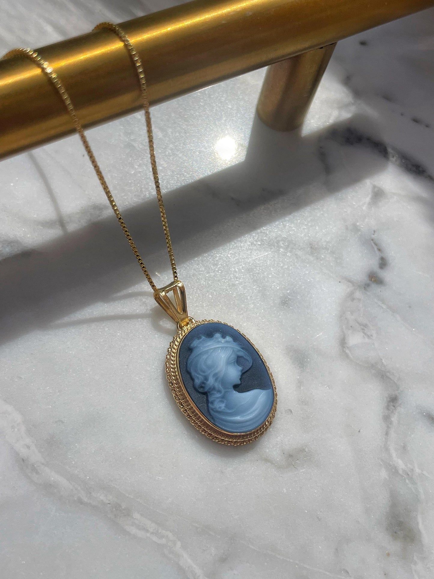 LADY WITH VINTAGE HAT CAMEO NECKLACE