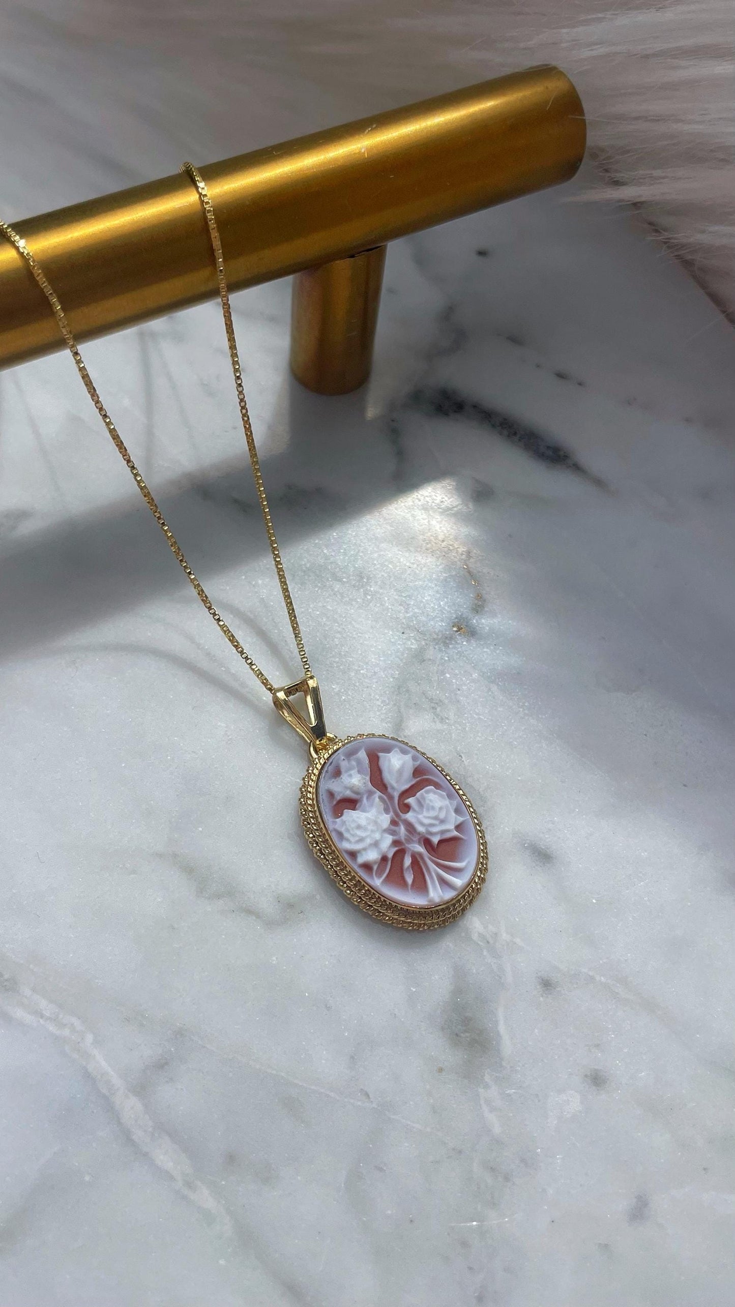 Floral cameo necklace -RED-