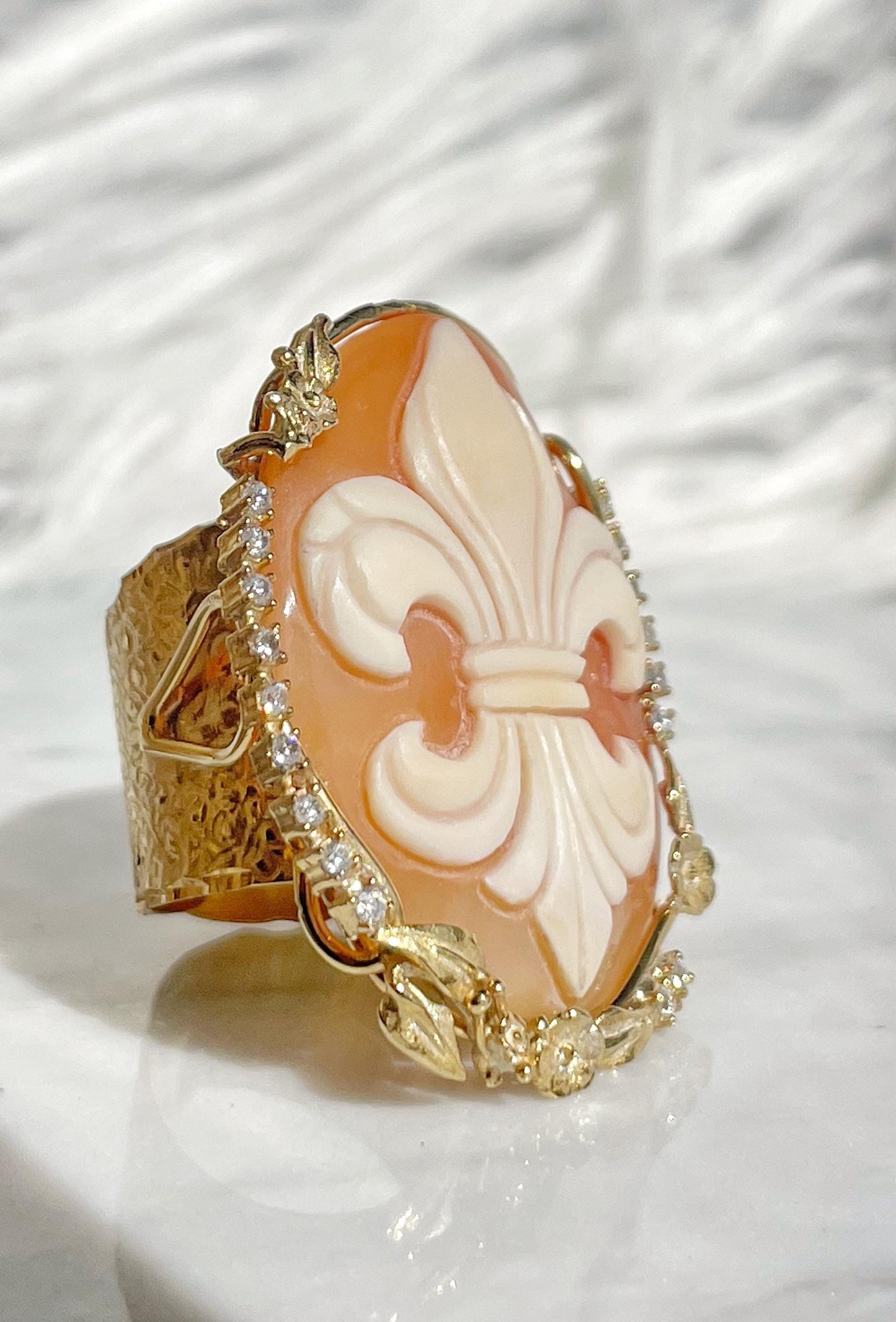 Noble Grace Cameo Ring | Milano Jewelry Week 2025