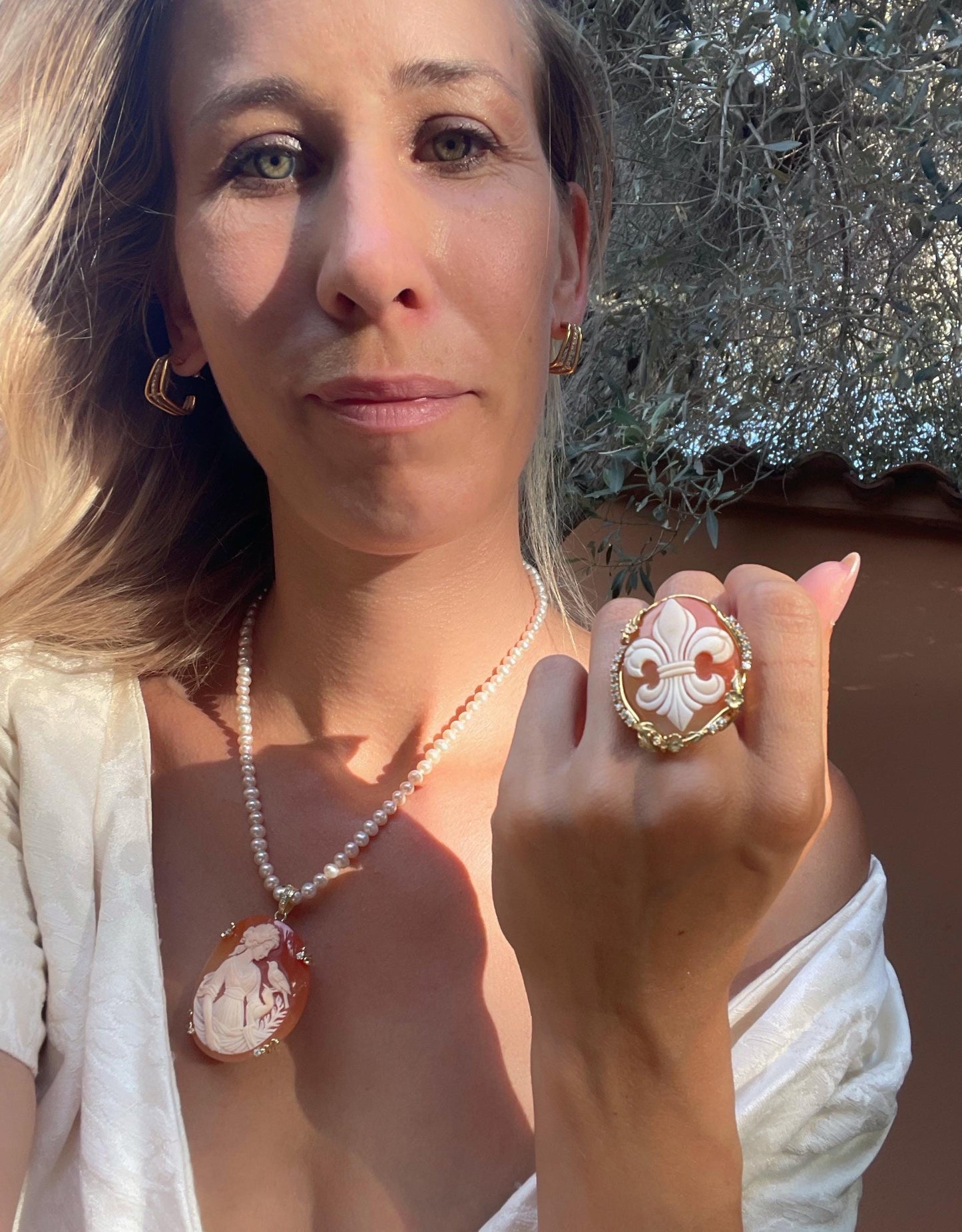 Noble Grace Cameo Ring | Milano Jewelry Week 2025 | vintage ring, handmade ring, giglio, unique handmade gift, 18K gold, made in Italy, mom