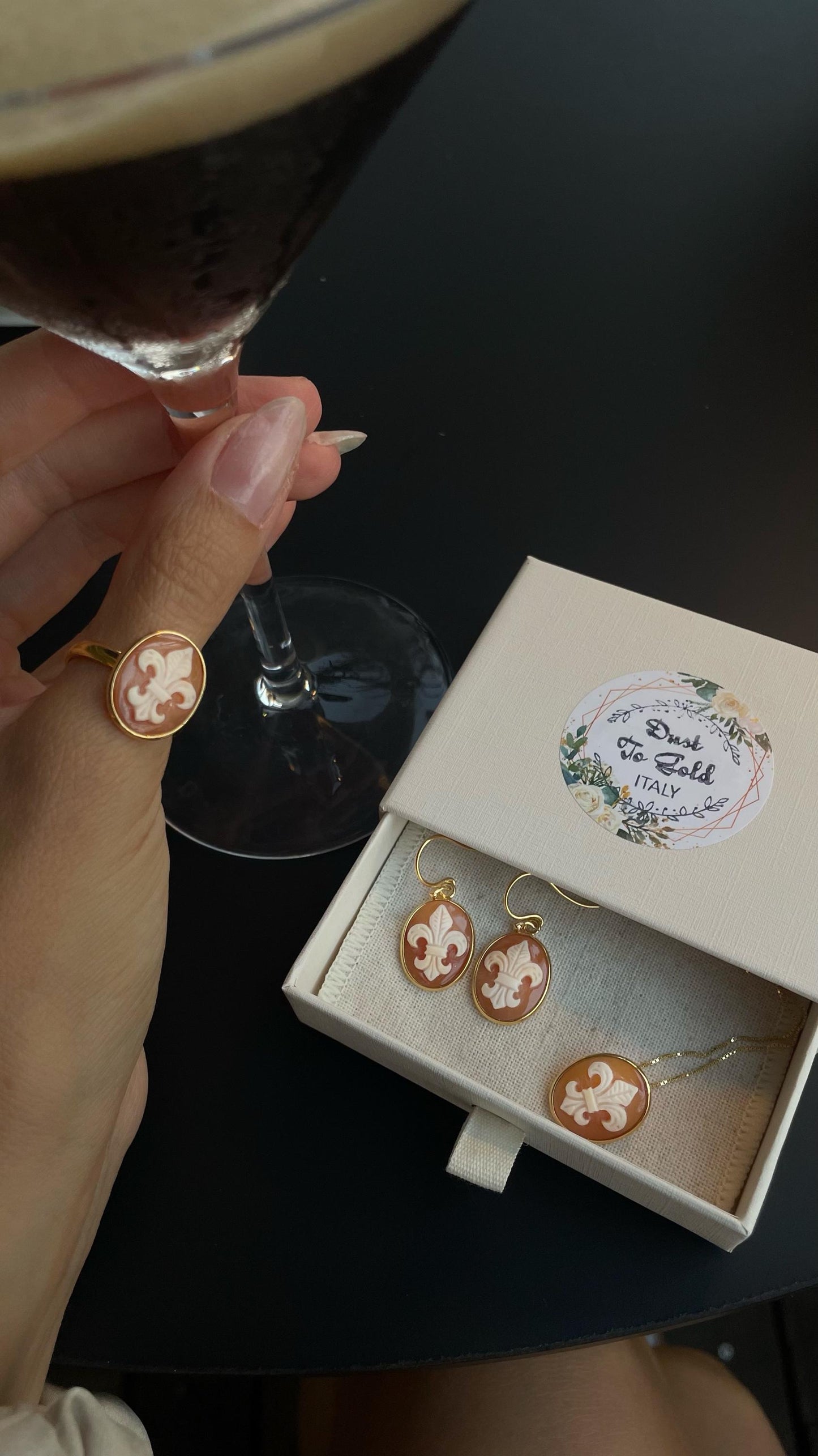 Fleur de Lis Cameo Ring, vintage ring, made in Italy, handmade cameo, Giglio, unique handmade gift for mother, 18K gold adjustable ring, mom