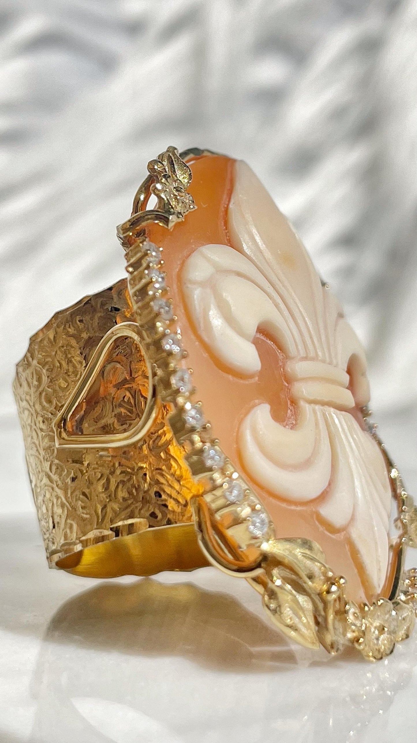 Noble Grace Cameo Ring | Milano Jewelry Week 2025