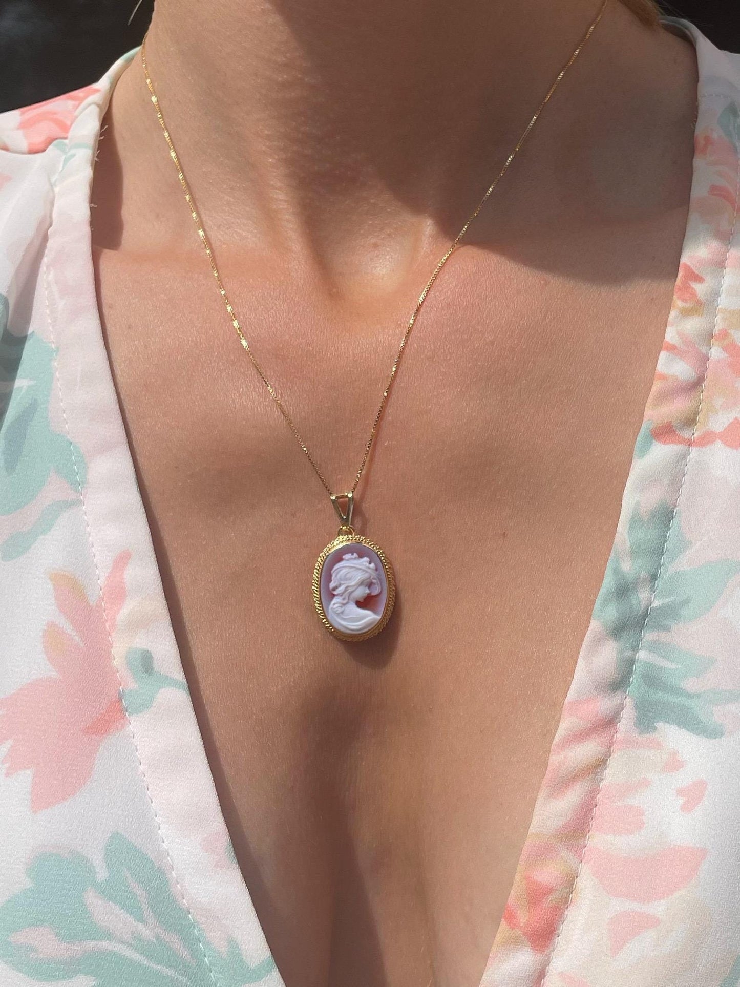 Charming cameo necklace, 18k gold, lady in vintage hat, mom, silver sterling 925, made in Italy, gift for her, hat lover, cameo necklace