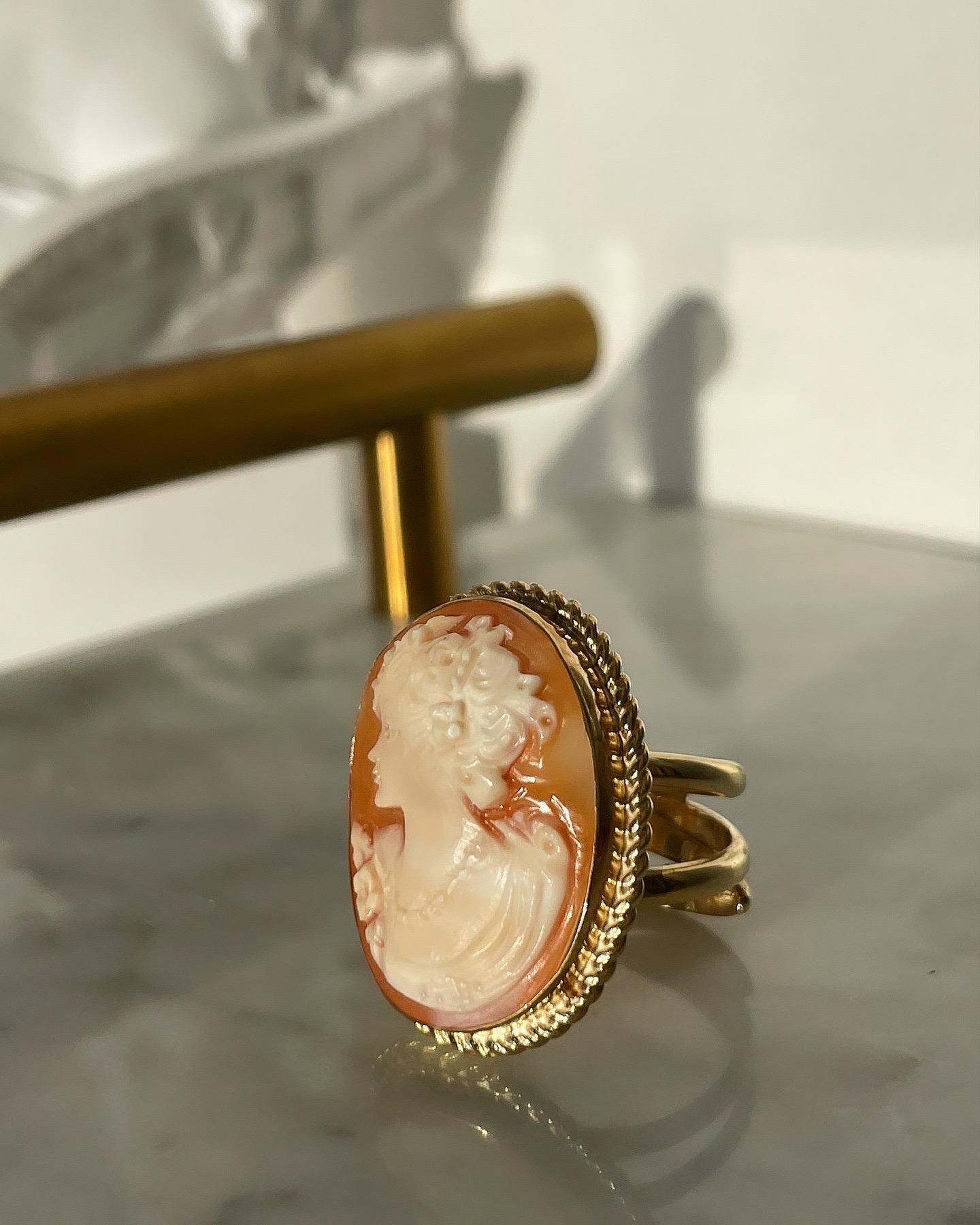 Classic Cameo set, 18K gold necklace, genuine cameo, handmade in Italy, sea shell cameo, wedding gift, jewelry set, daughter gift, mum gift
