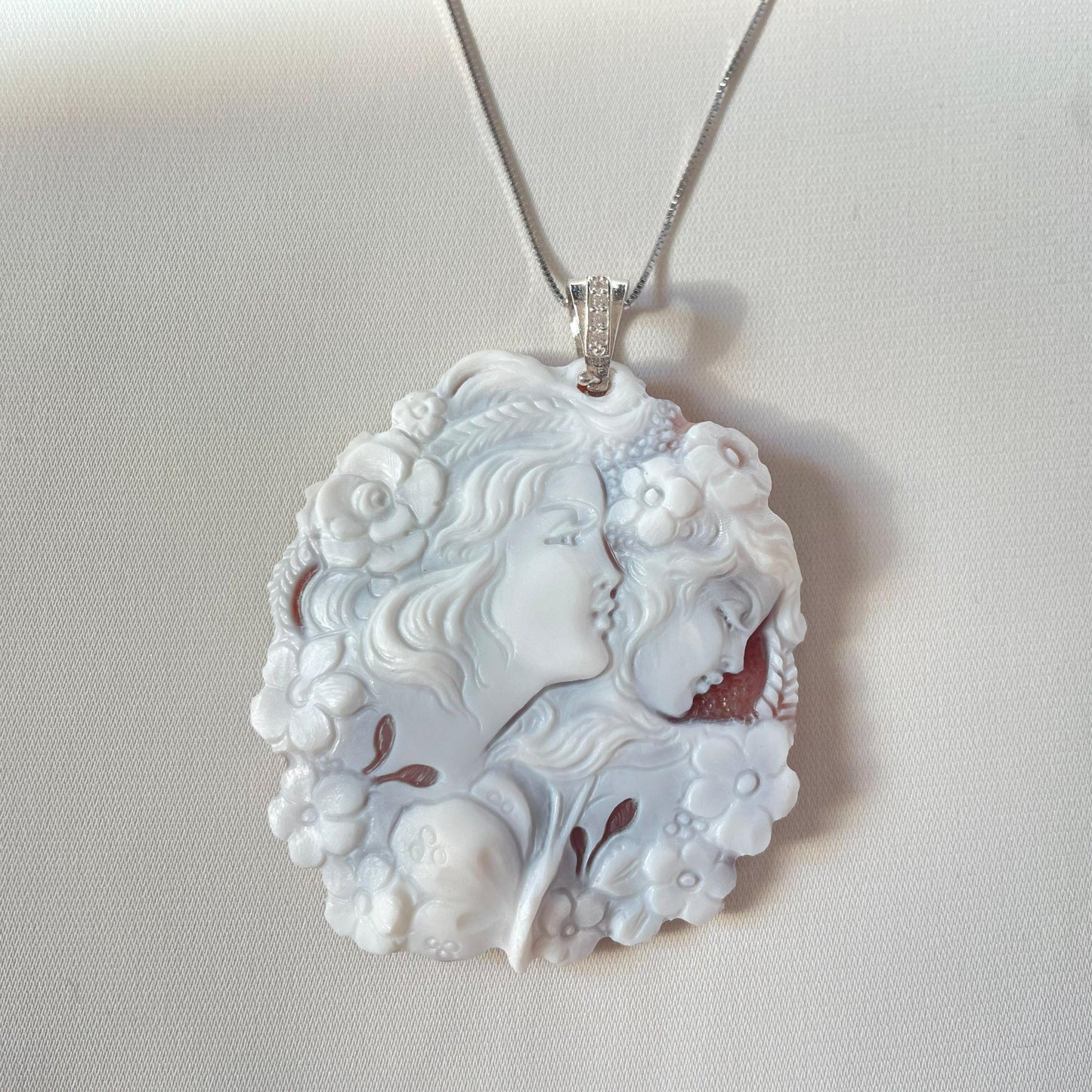 Cameo necklace, mother necklace, genuine sea shell cameo, made in Italy, personalised gift for her, wedding jewelry, bridal necklace, mom