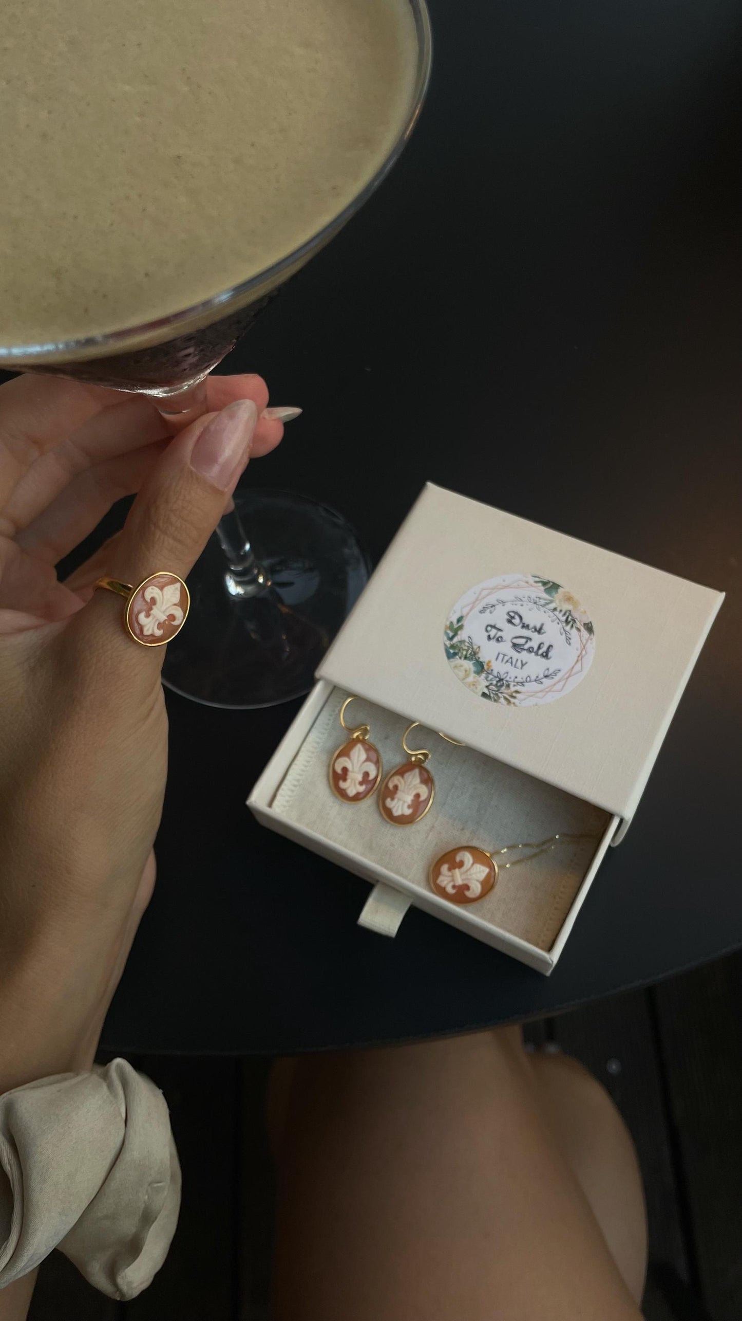 Fleur de Lis earrings, cameo drop earrings, 18K gold earrings, anniversary gift, bridal jewelry, made in Italy, custom unique gift, camée