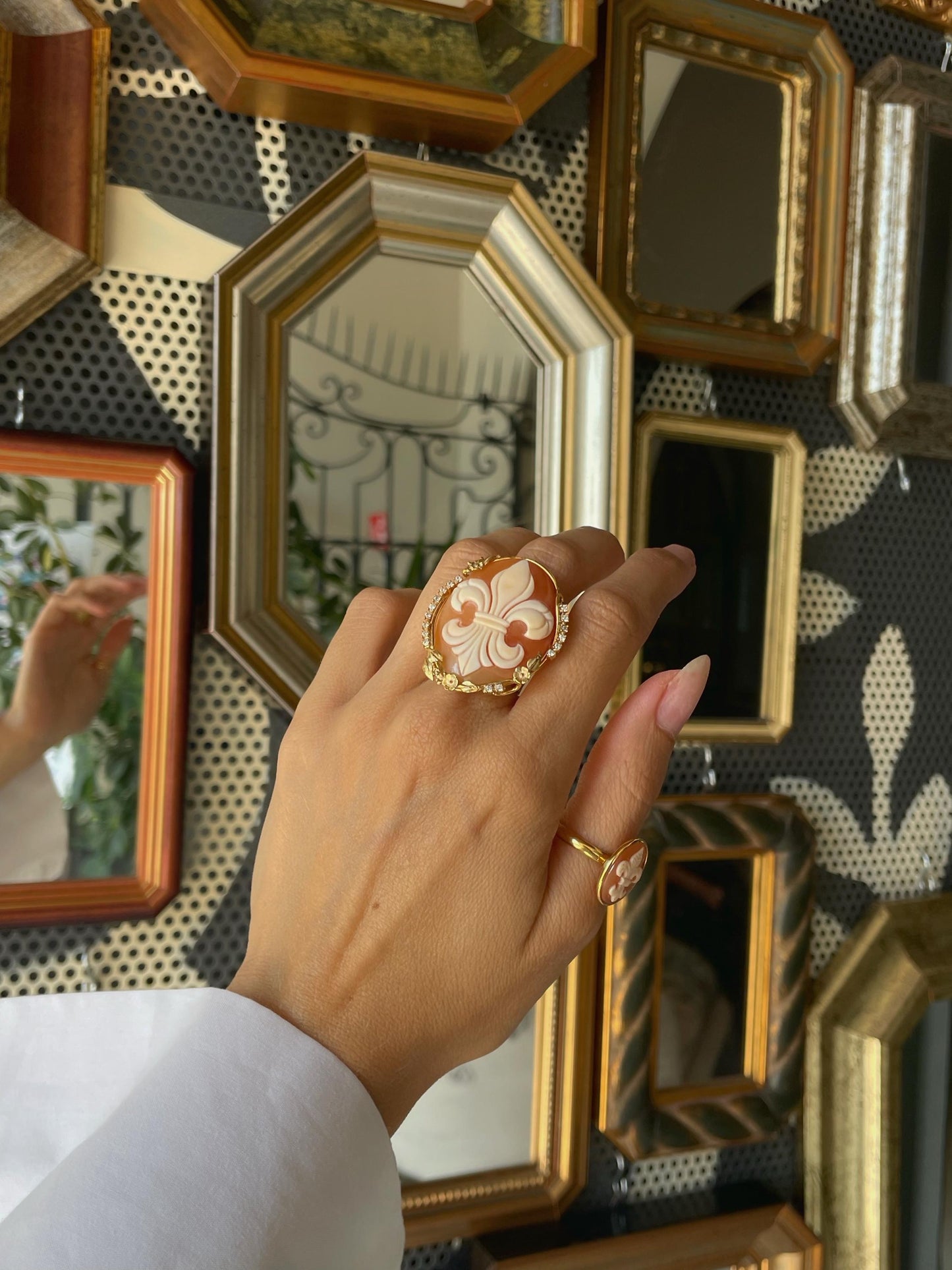 Noble Grace Cameo Ring | Milano Jewelry Week 2025 | vintage ring, handmade ring, giglio, unique handmade gift, 18K gold, made in Italy, mom