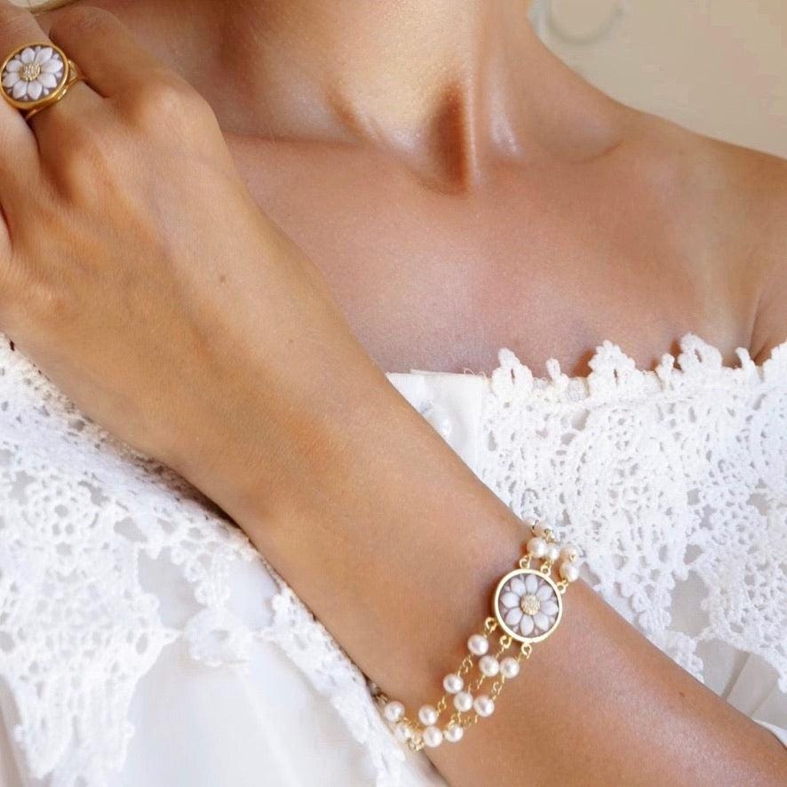 cameo pearl bracelet, handmade jewelry, bridal gift, bridal jewelry, handmade gift, personalised jewelry, made in Italy, waterproof bracelet