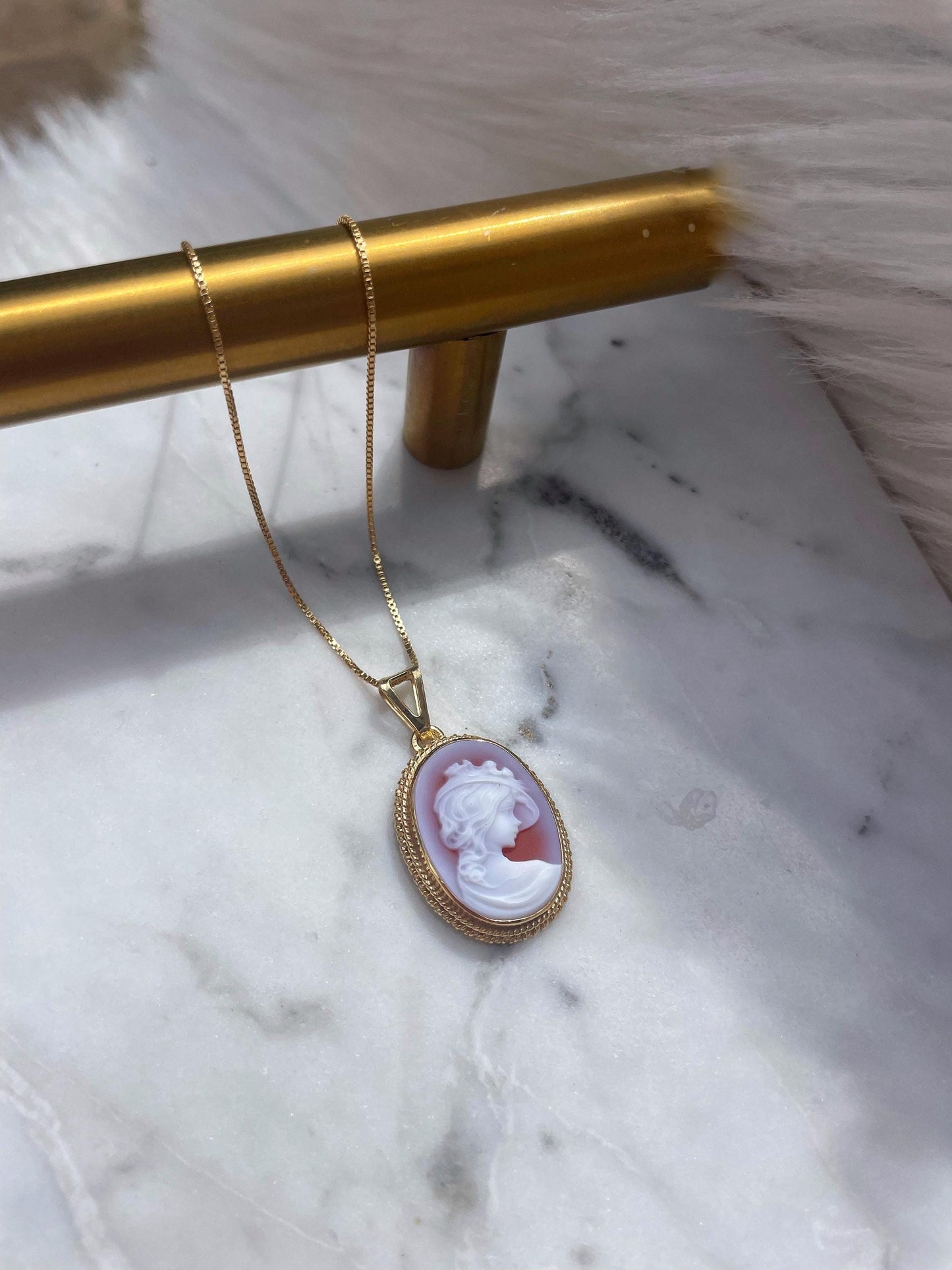 Charming cameo necklace, 18k gold, lady in vintage hat, mom, silver sterling 925, made in Italy, gift for her, hat lover, cameo necklace