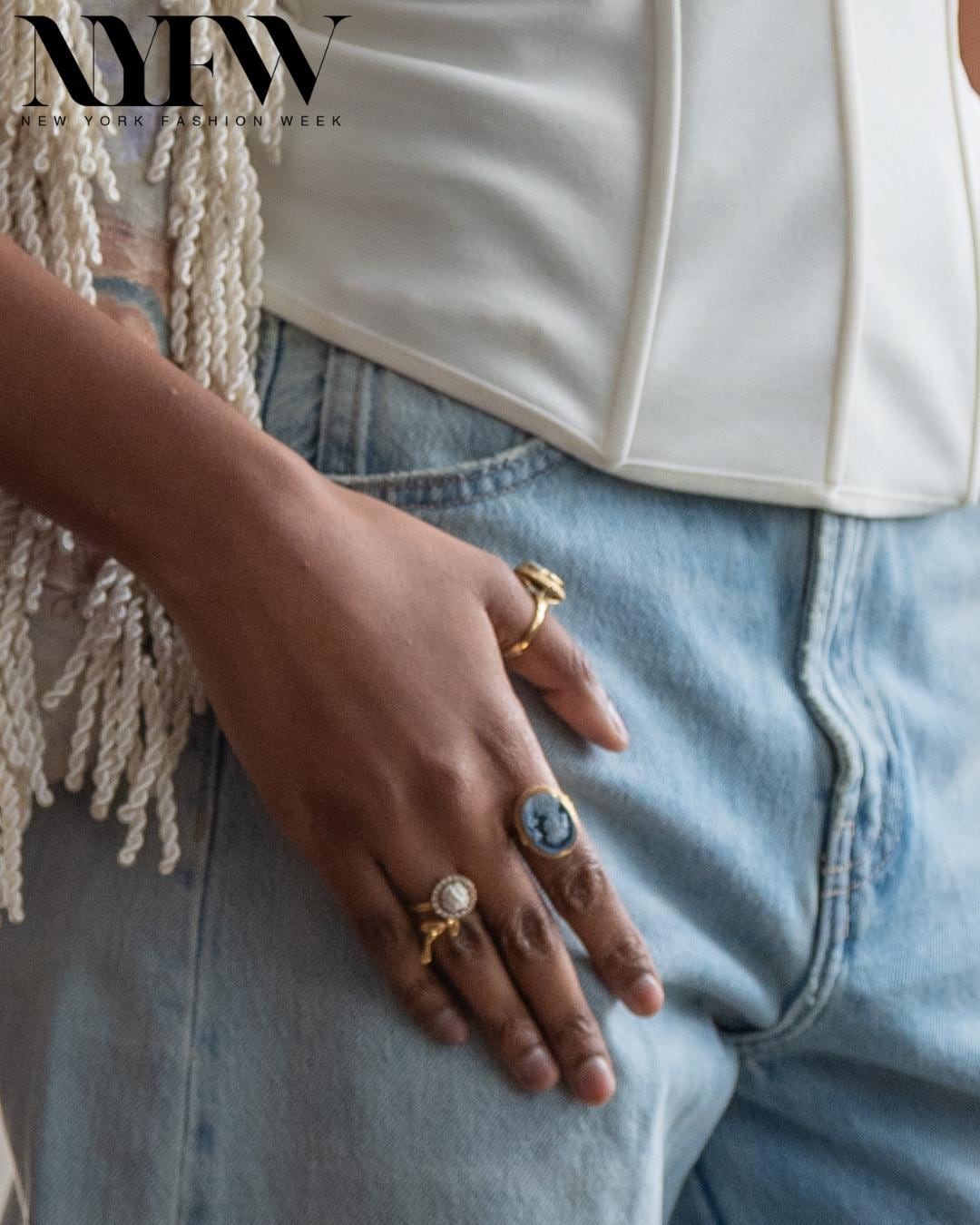 Blue Cameo Swan Ring