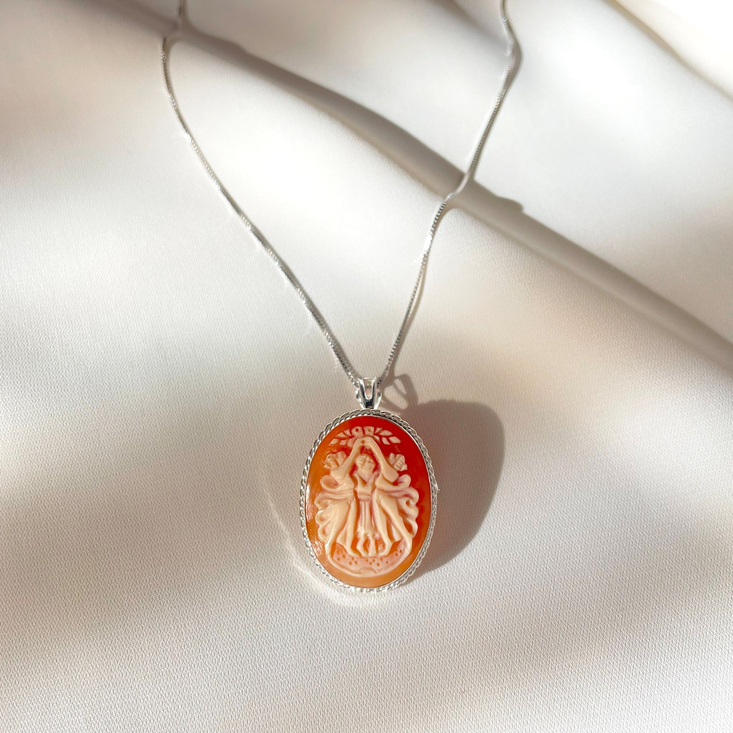 THE THREE GRACES CAMEO - SILVER