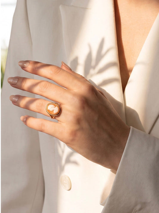 18k Gold Cameo Ring