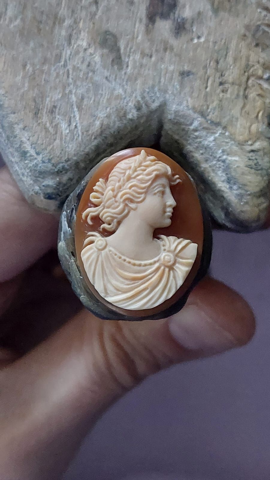 Personalised portrait cameo ring