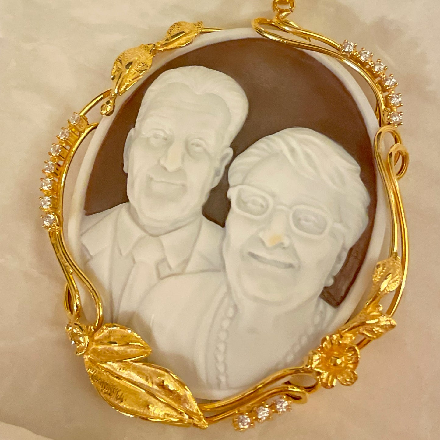 PERSONALISE YOUR CAMEO - COUPLES