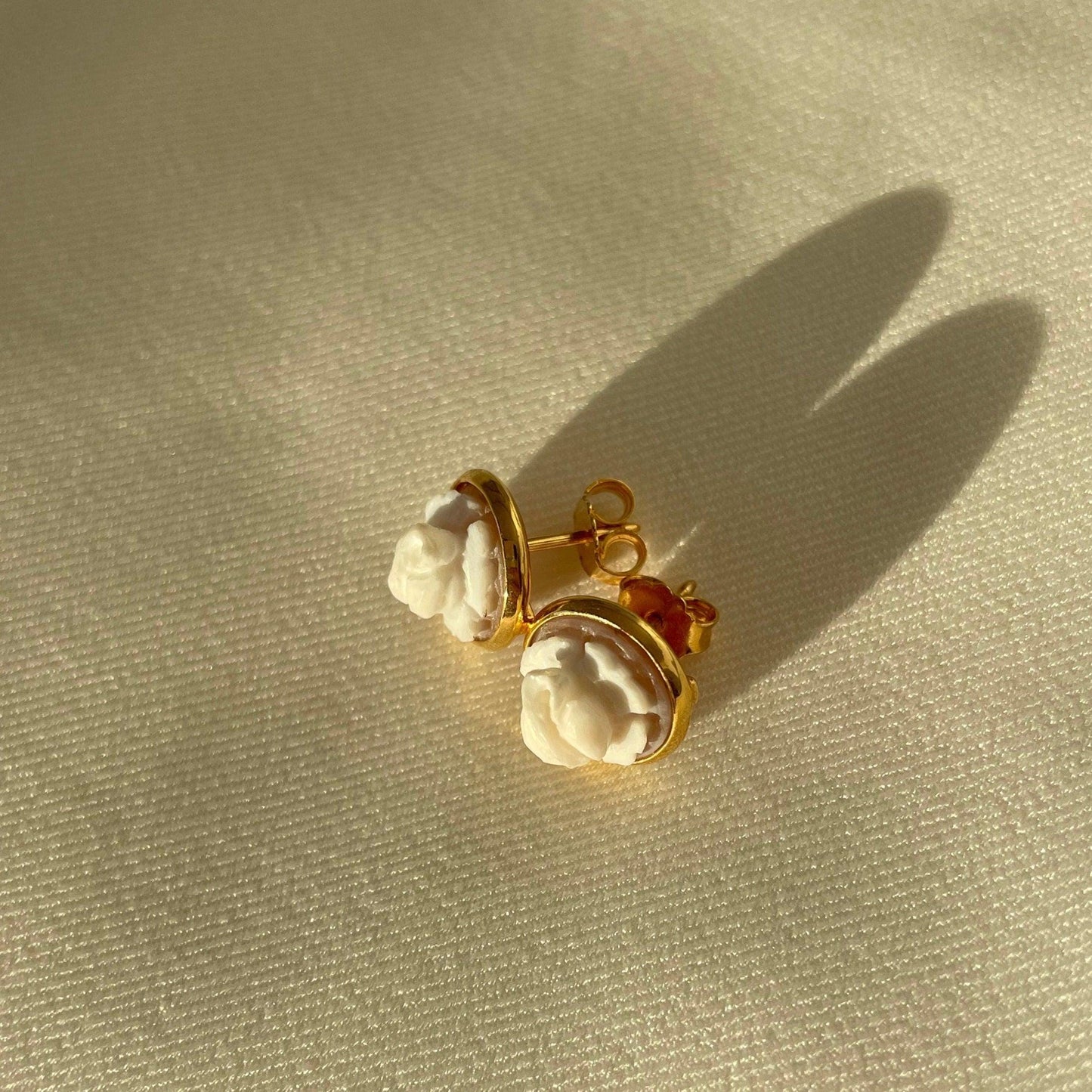 Cameo rose earrings earrings, gold stud earrings, anniversary, wedding gift, made in Italy, rose jewellery, minimalist golden earrings, mom