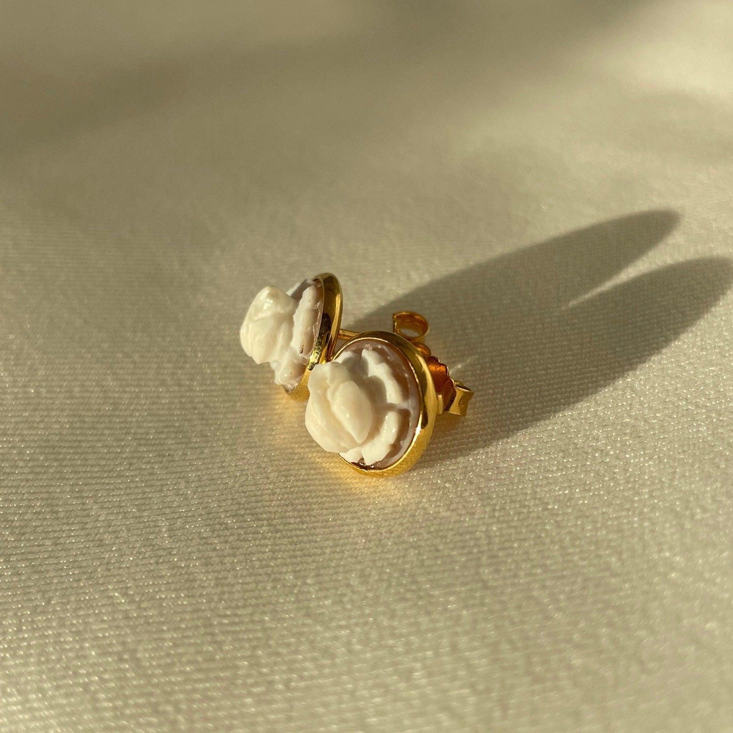 Cameo rose earrings earrings, gold stud earrings, anniversary, wedding gift, made in Italy, rose jewellery, minimalist golden earrings, mom
