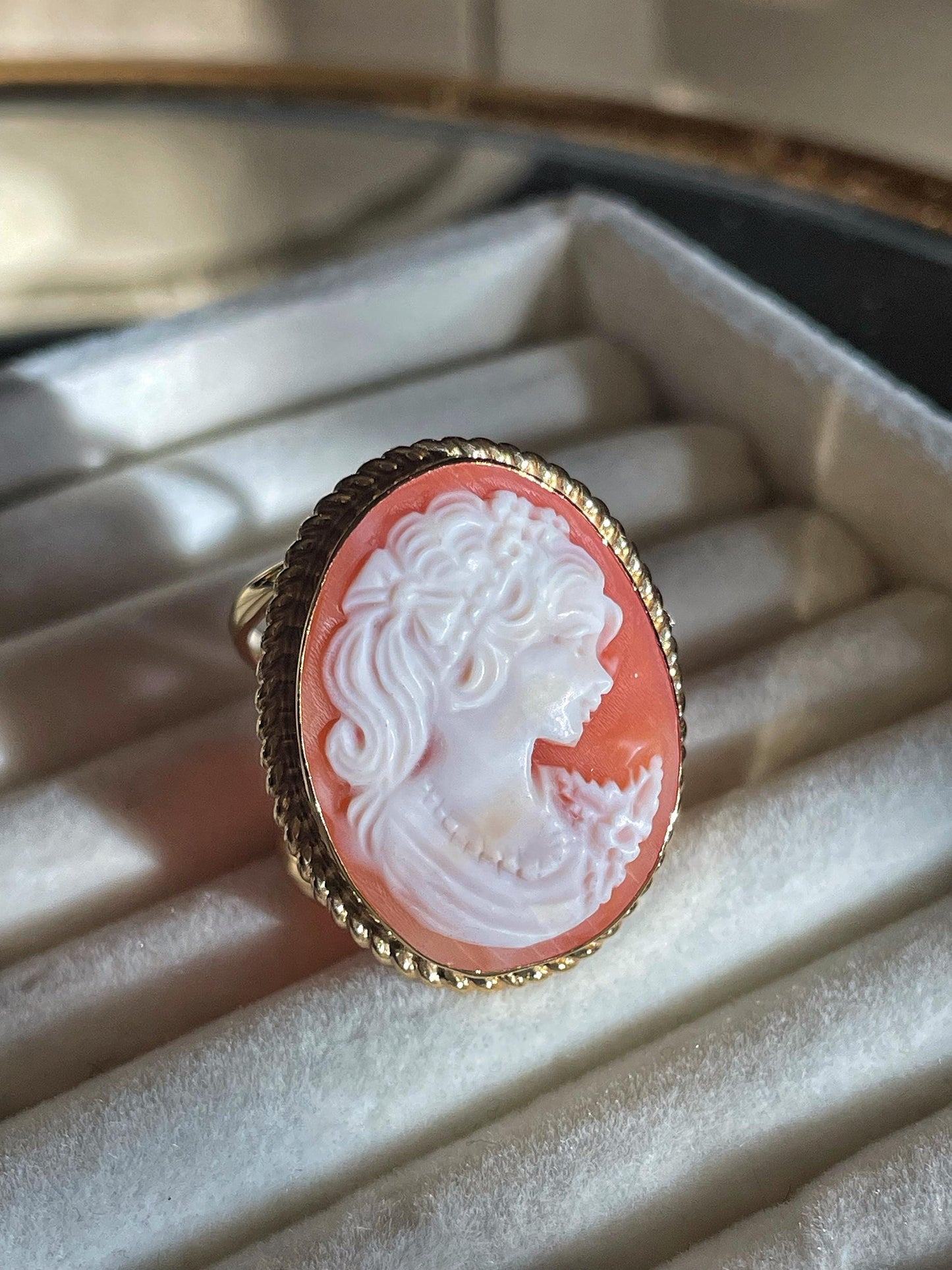 18k Gold Cameo Ring