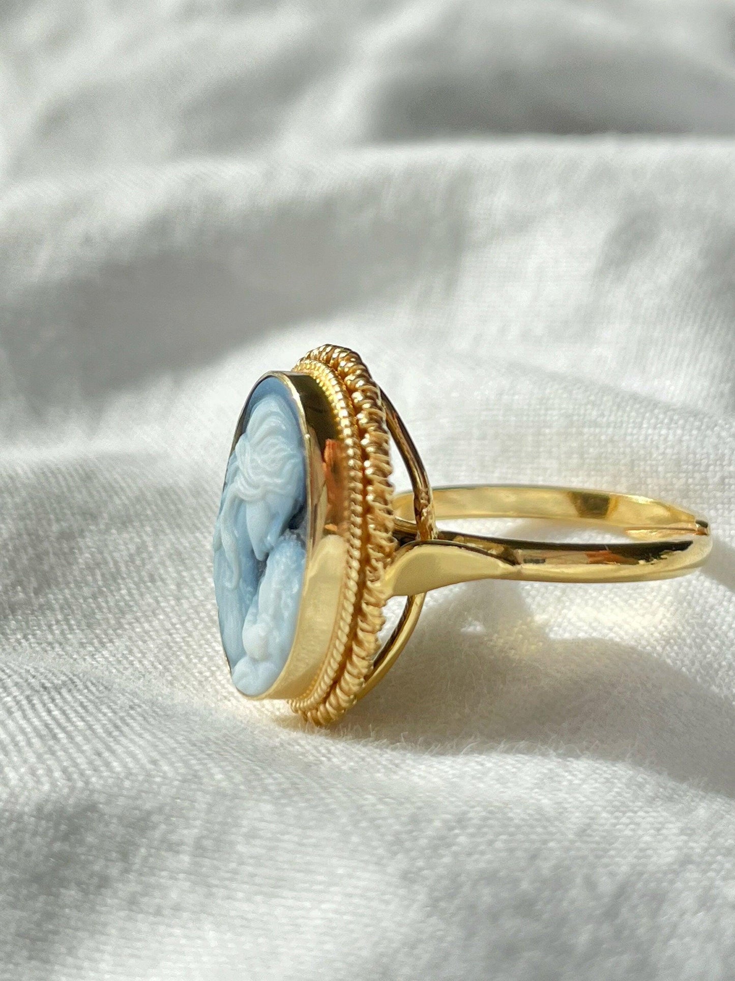 Blue cameo adjustable ring, 18kt gold ring, mother and child, gift for her, made in Italy, Jesus and Mary, baby Jesus ring, Virgin Mary, mom
