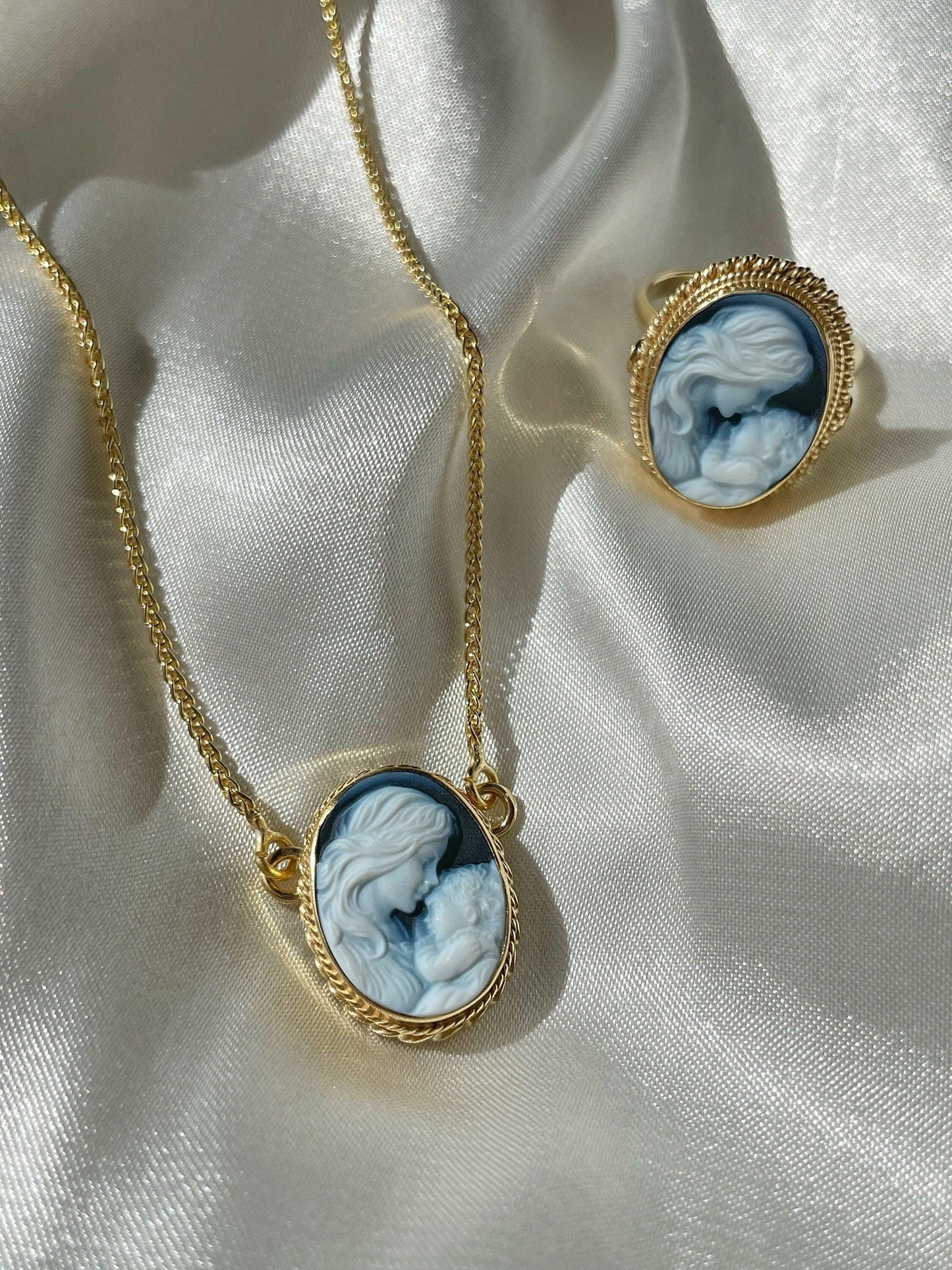 Blue cameo adjustable ring, 18kt gold ring, mother and child, gift for her, made in Italy, Jesus and Mary, baby Jesus ring, Virgin Mary, mom