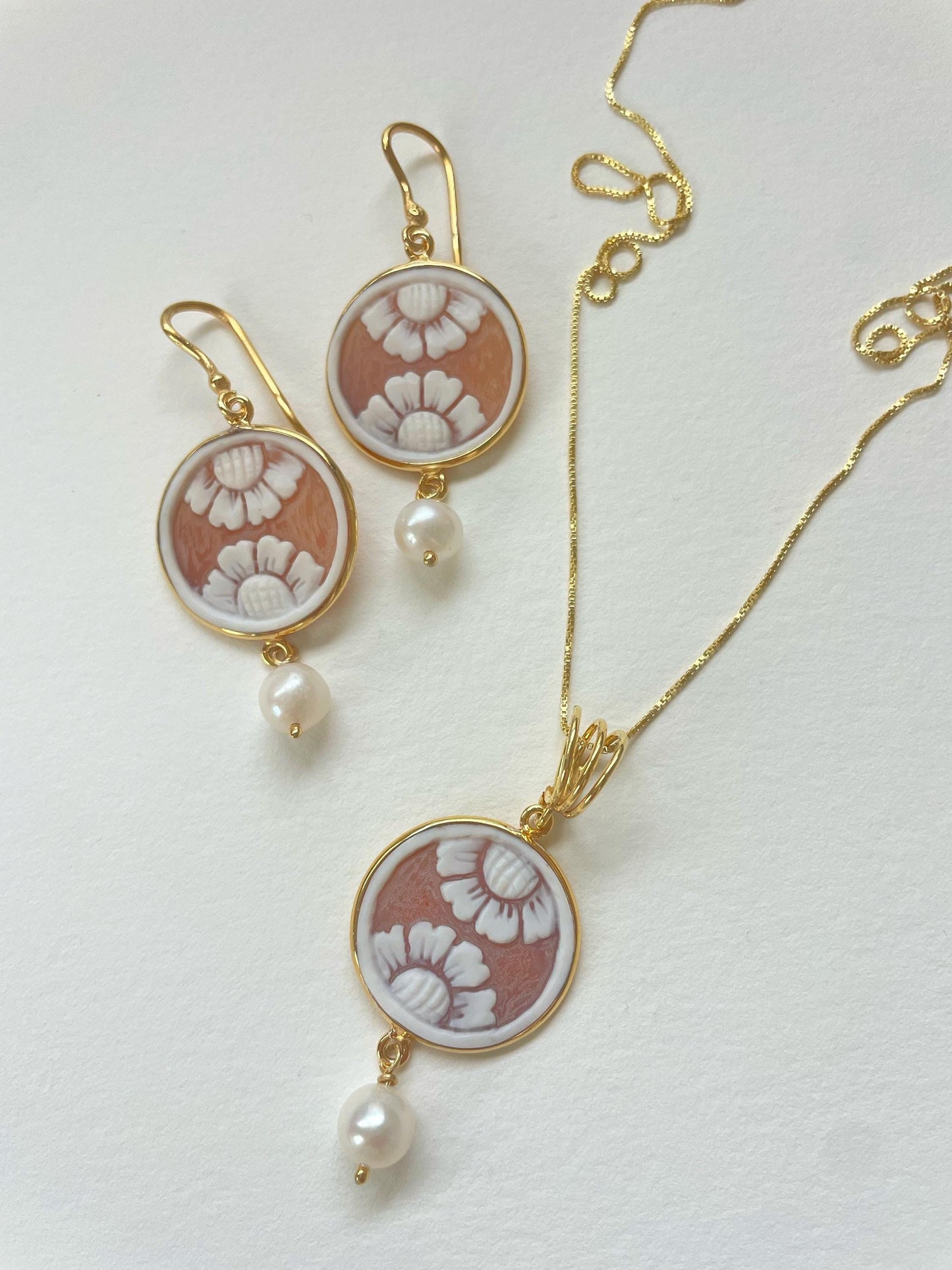 Dainty Floral Pendant
