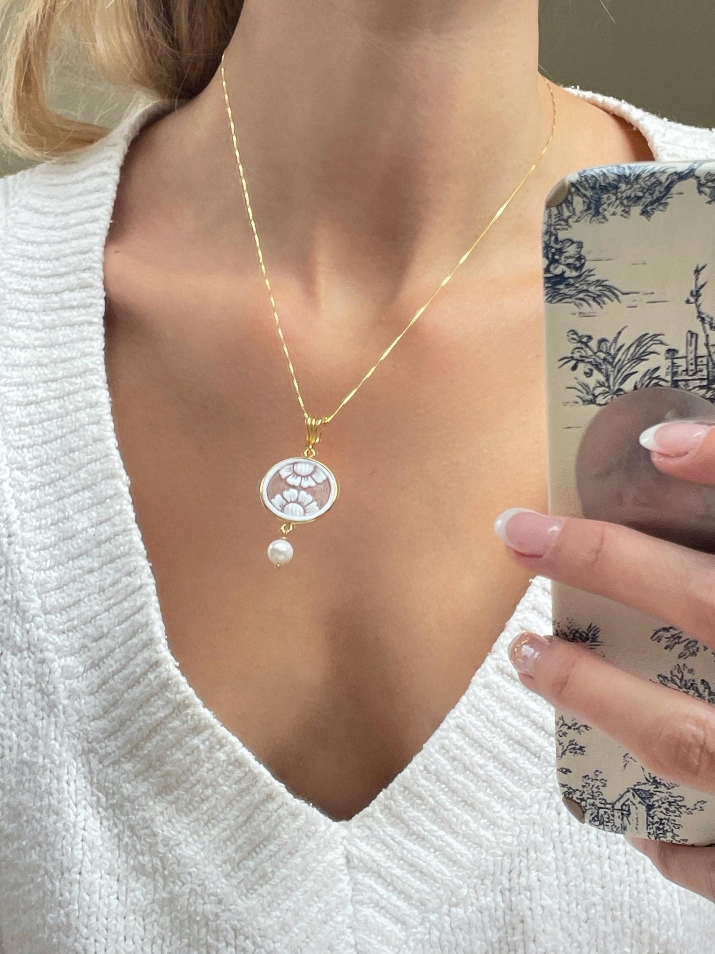 Dainty Floral Pendant