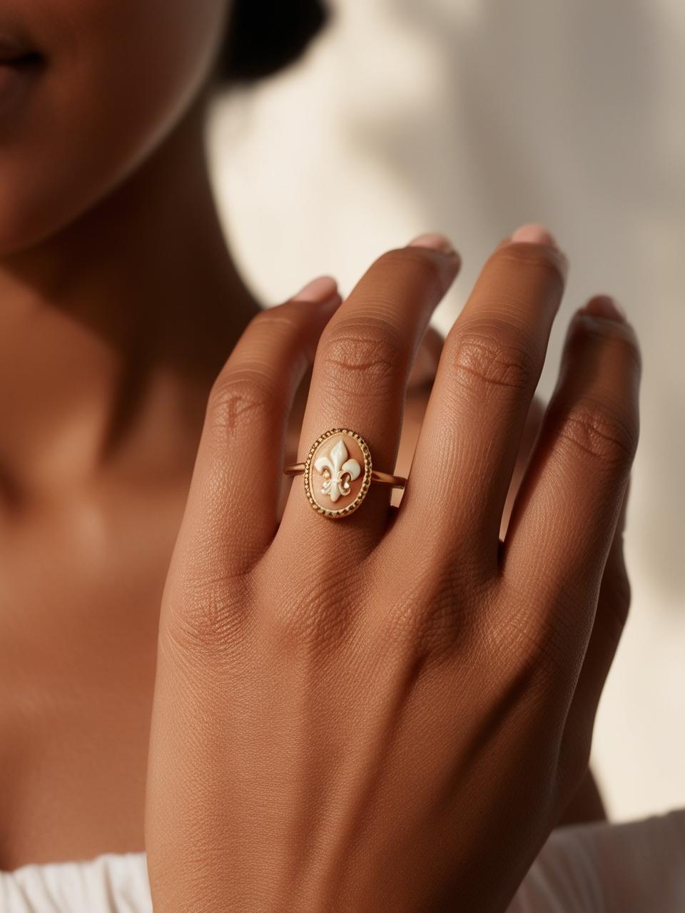Fleur de Lis Cameo Ring -16mm-