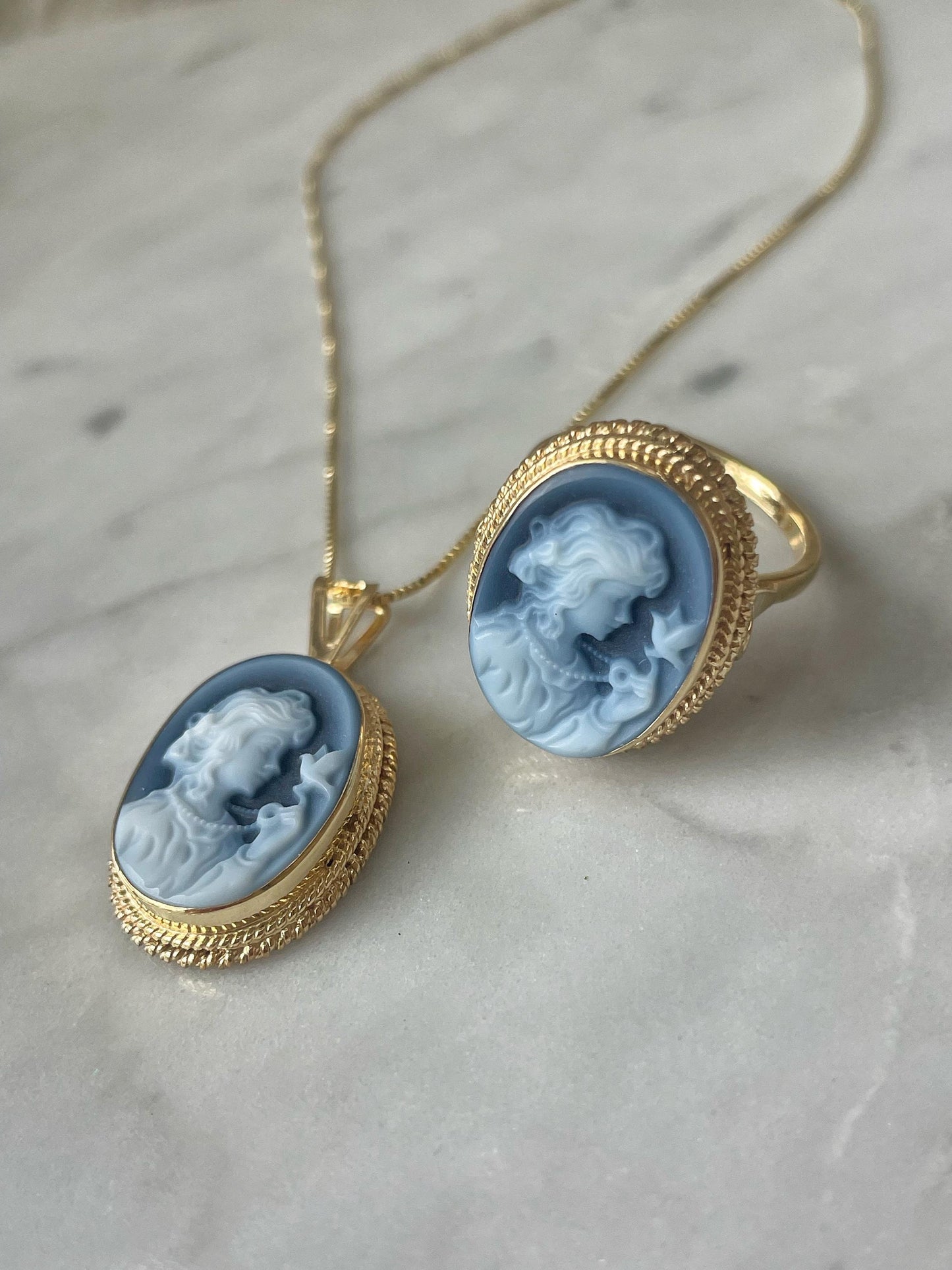 SARI NECKLACE -LADY & BIRD-