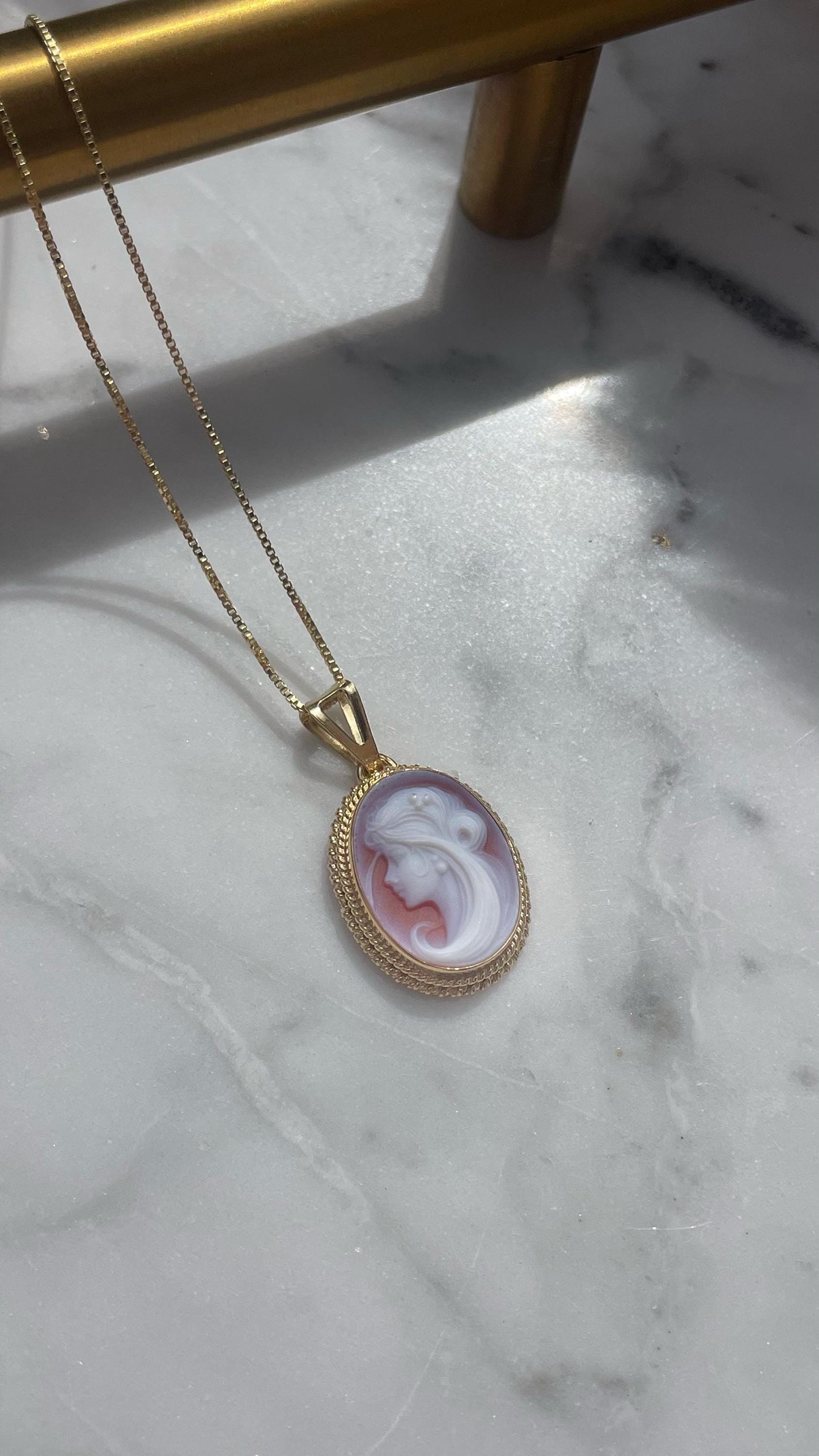 CHARMING LADY CAMEO