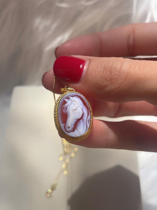 Horse cameo necklace -RED-