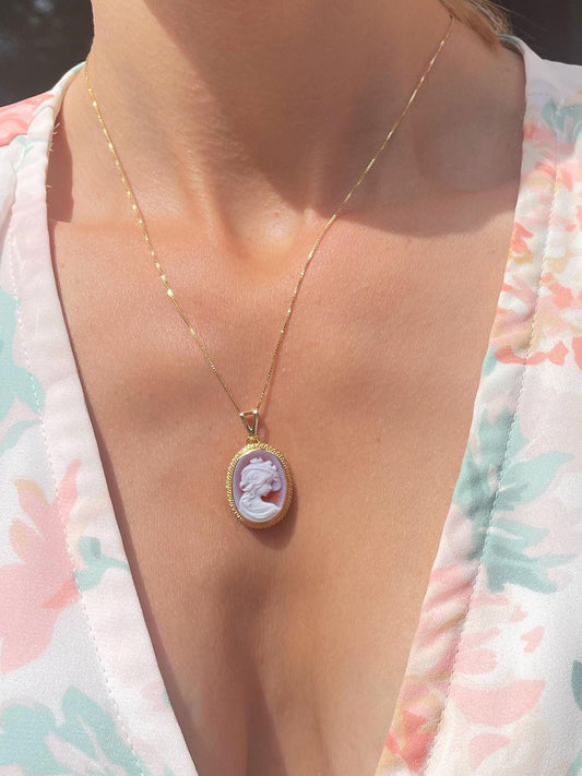 LADY & VINTAGE HAT CAMEO NECKLACE -RED-