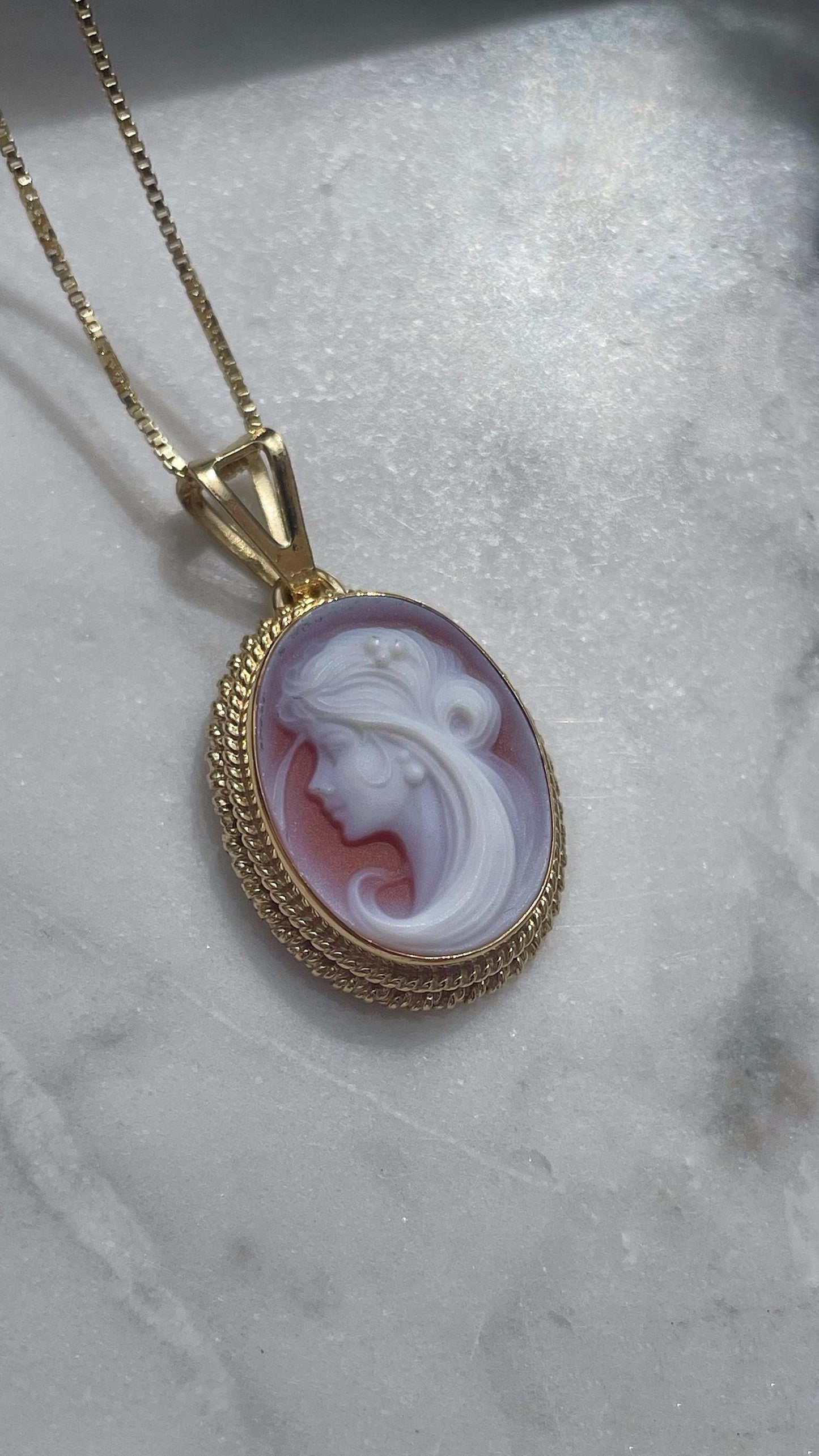 CHARMING LADY CAMEO