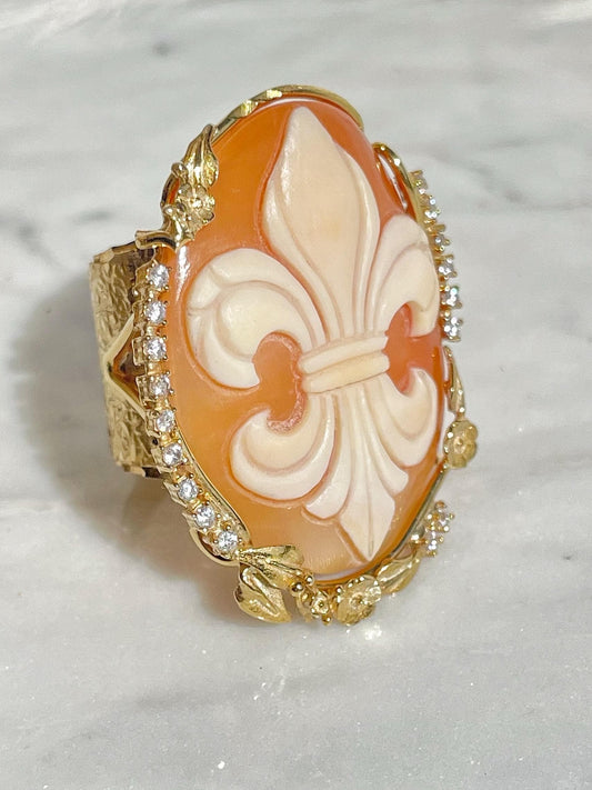 Noble Grace Cameo Ring | Milano Jewelry Week 2025 | vintage ring, handmade ring, giglio, unique handmade gift, 18K gold, made in Italy, mom