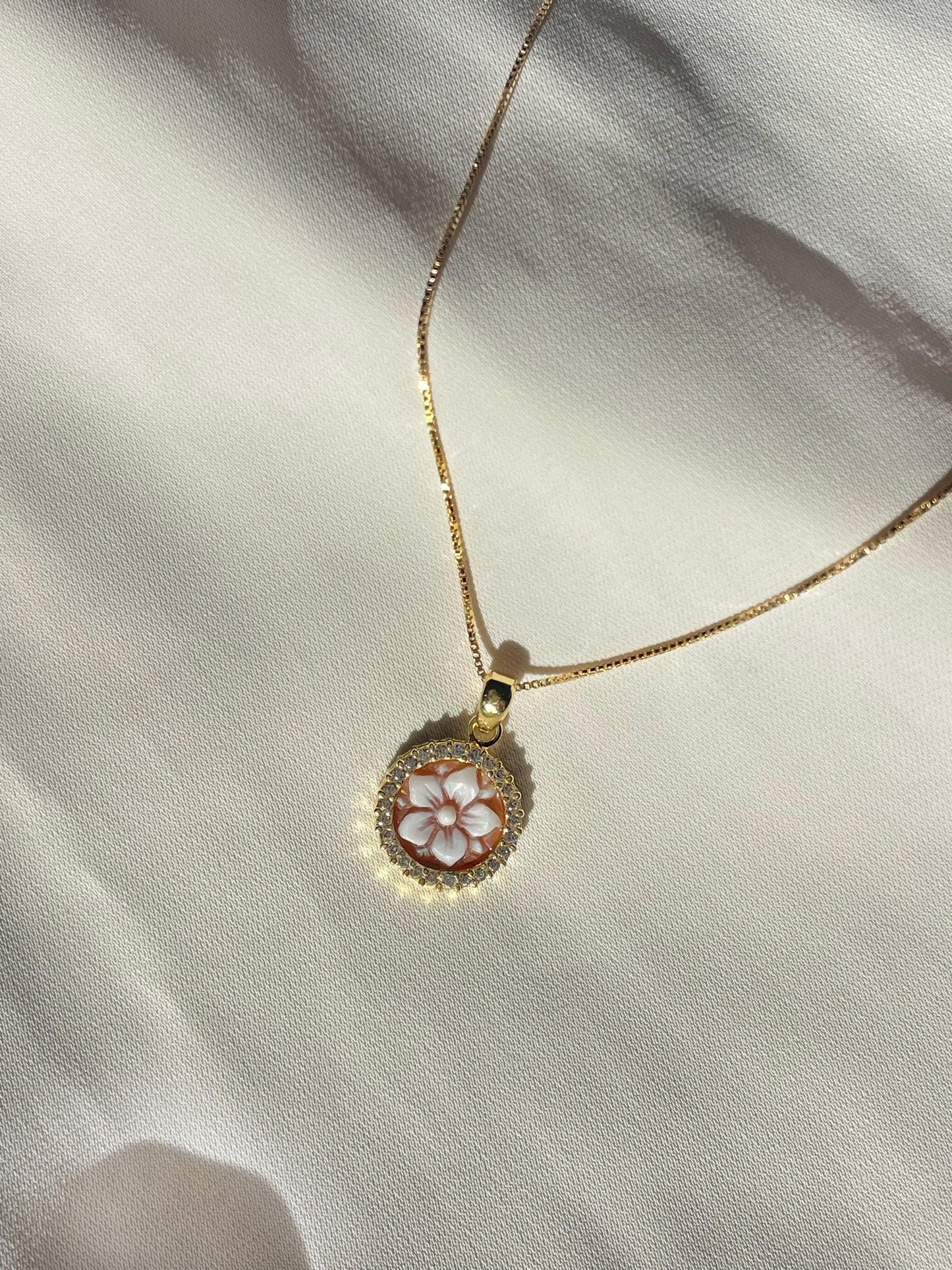 Dainty Cameo necklace, floral necklace, handmade gift, personalised gift, golden minimalistic necklace, free shipping, birth month flower