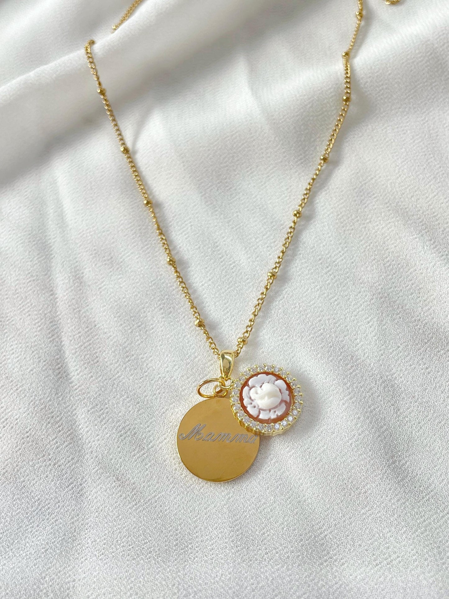 Custom name necklace, Dainty freshwater pearl necklace, 18k gold, waterproof gold necklace, hypoallergenic, MAMMA, personalised jewelry gift