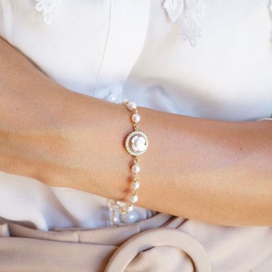 Cameo pearl handmade bracelet, bridal jewelry, handmade gift, anniversary, minimalist, 18k gold set, made in Italy, charming pearl bracelet