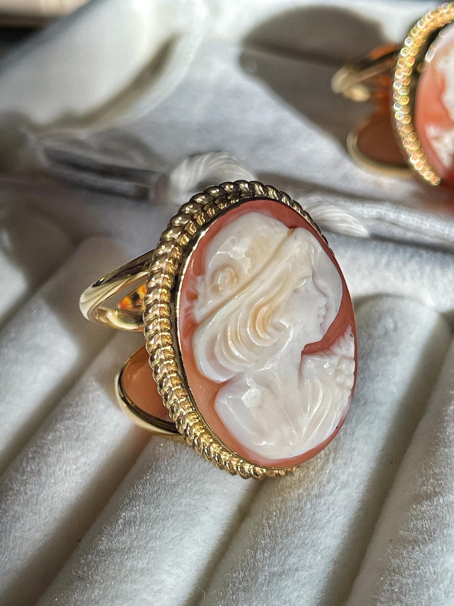 18k Gold Cameo Ring, made in Italy, adjustable ring, statement ring, sea shell cameo, camée, vintage hat, unique gift for her, FREE SHIPPING