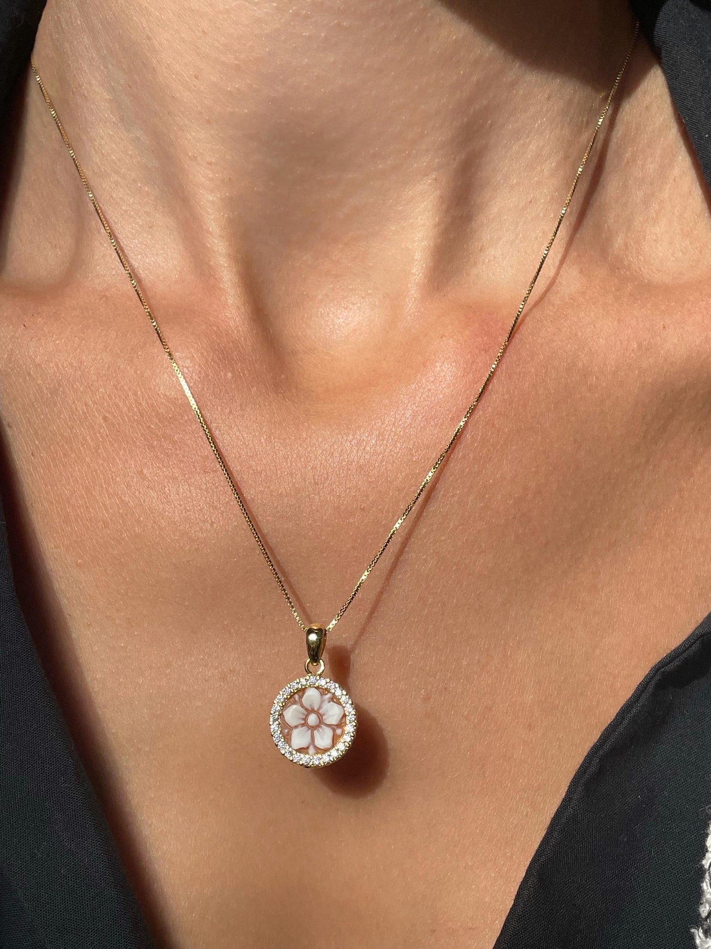 Dainty Cameo necklace, floral necklace, handmade gift, personalised gift, golden minimalistic necklace, free shipping, birth month flower